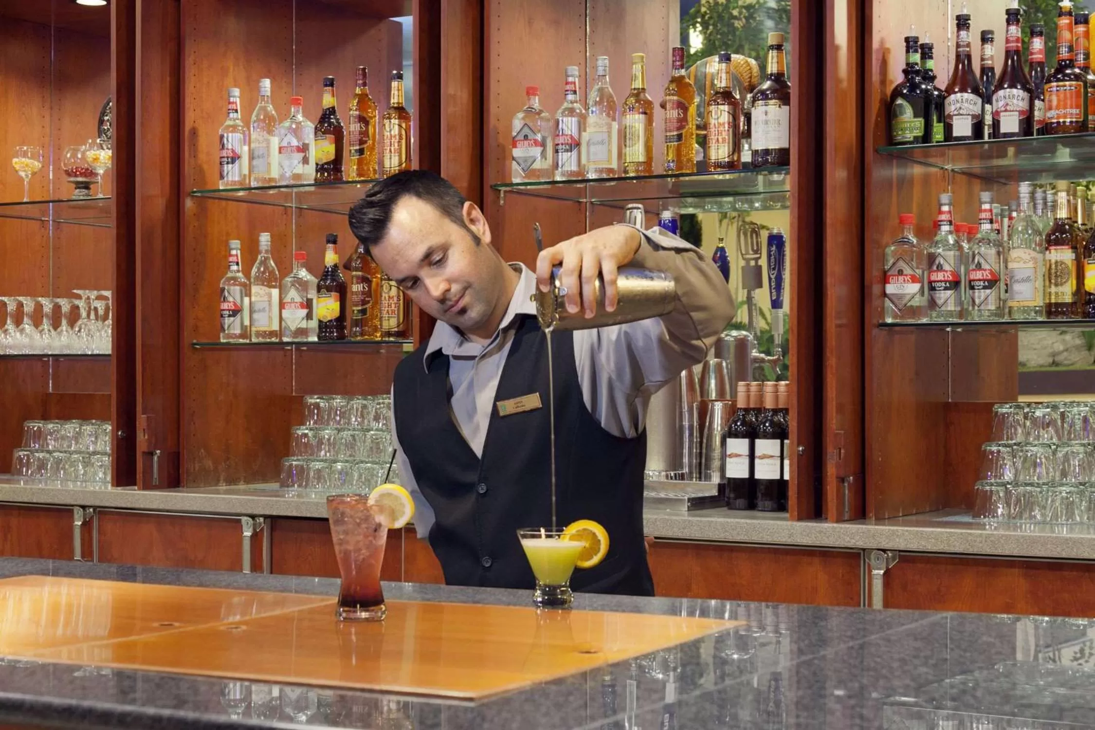 Dining area in Embassy Suites by Hilton Portland Downtown