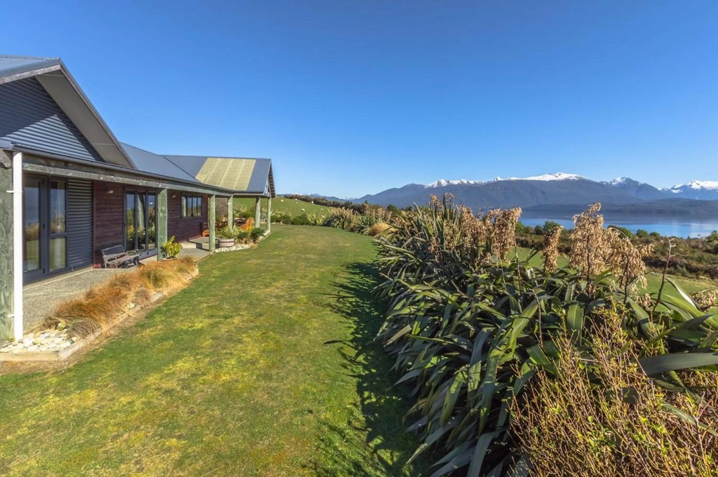 Mountain view in Loch Vista Bed & Breakfast