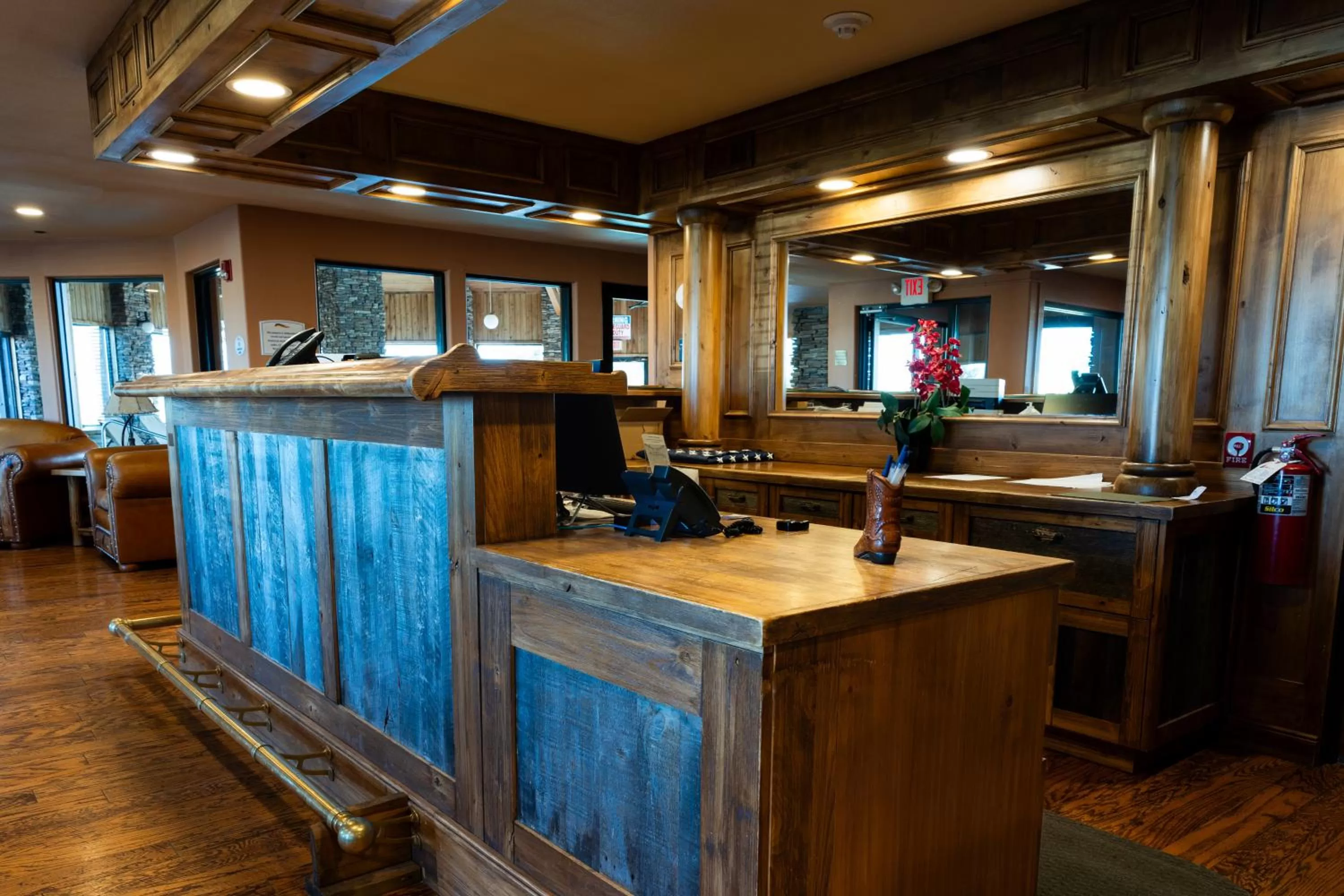 Lobby or reception in Pinedale Hotel & Suites