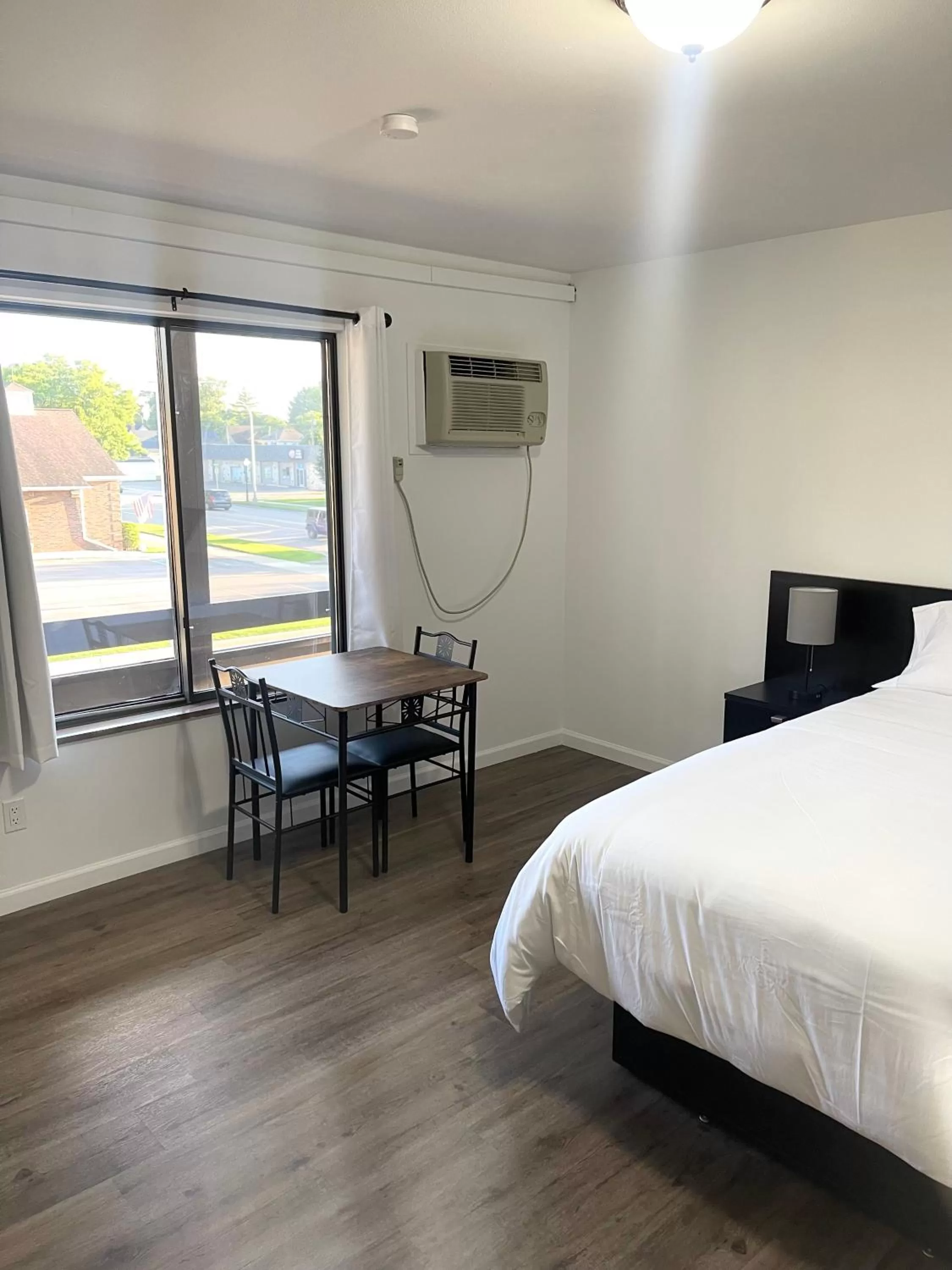 Deluxe Double Room in Downtown Inn