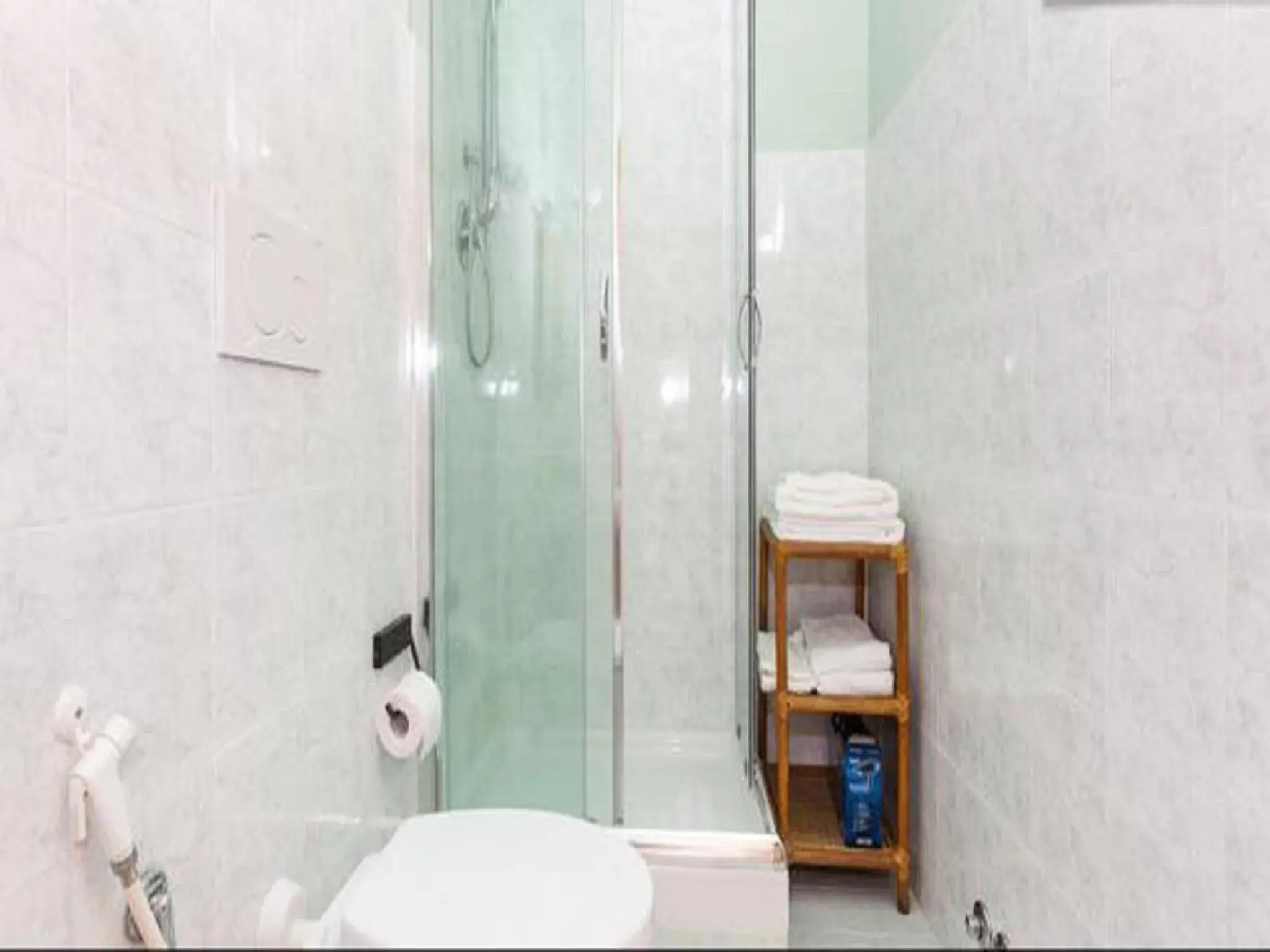 Shower, Bathroom in PratinnVatican