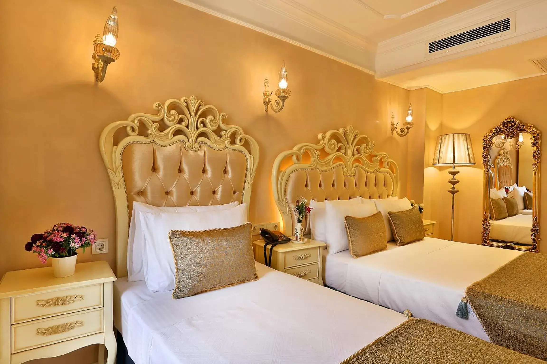 Photo of the whole room, Bed in Edibe Sultan Hotel