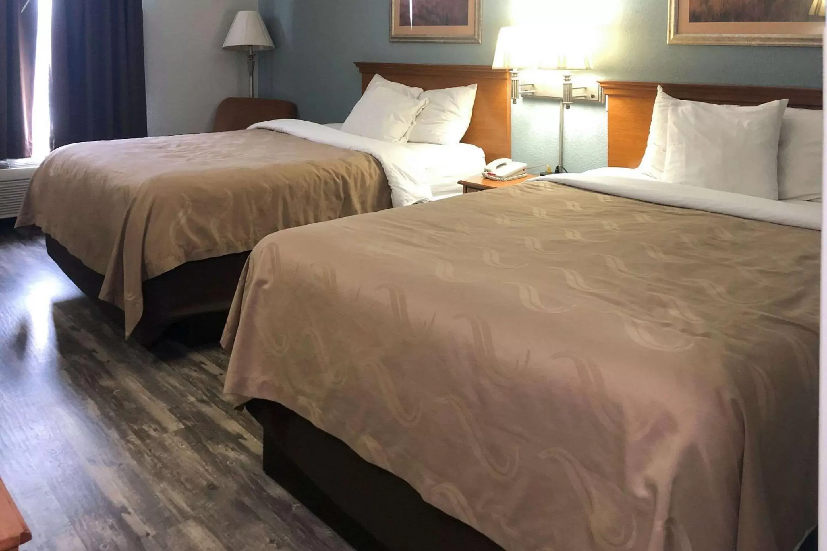 Standard Double Room with Two Double Beds - Non-Smoking in Quality Inn Dublin I-81 Standard Double Room with Two Double Beds - Non-Smoking in Quality Inn Dublin I-81