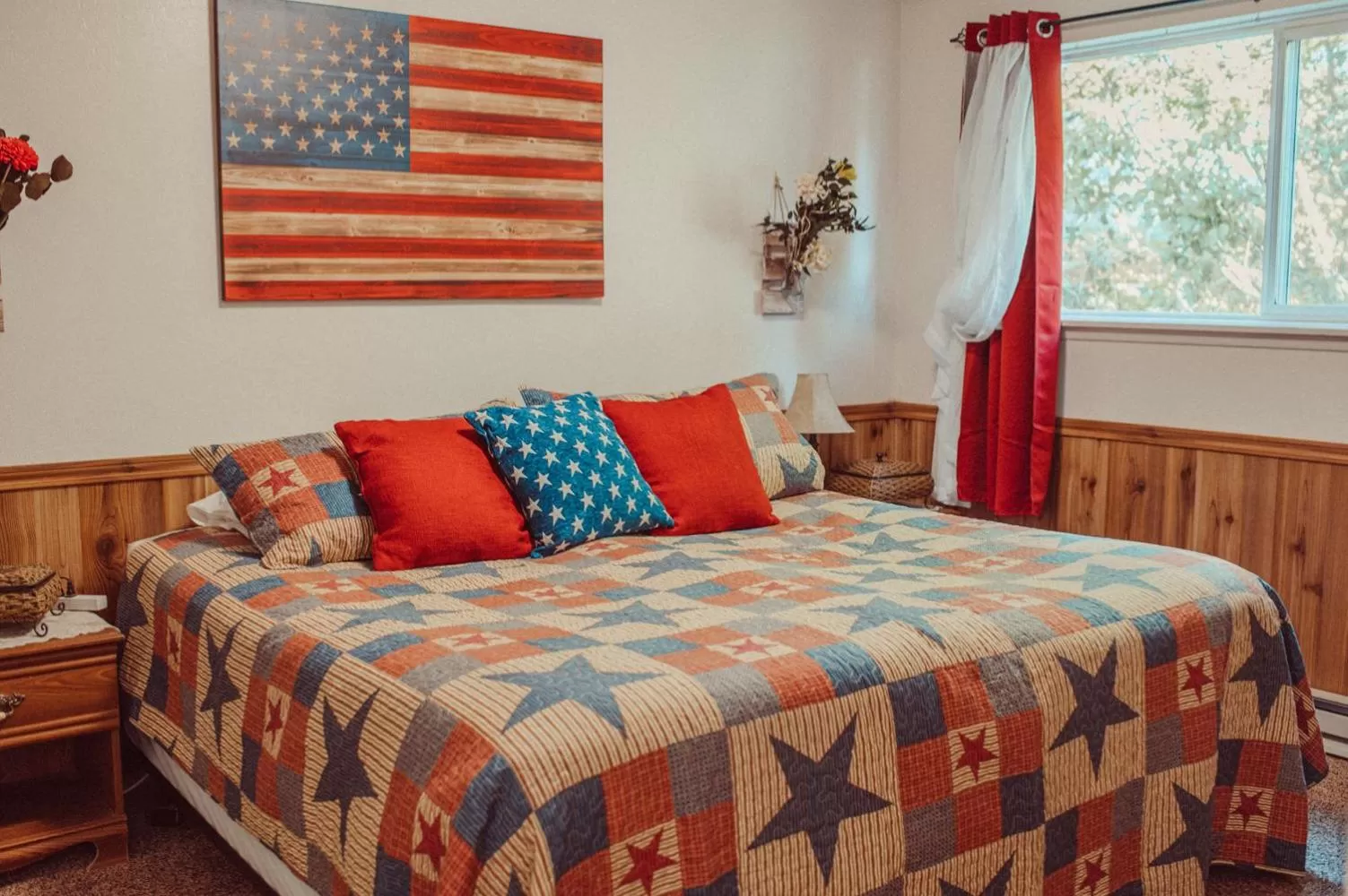 Bed in Pioneer Inn Downtown