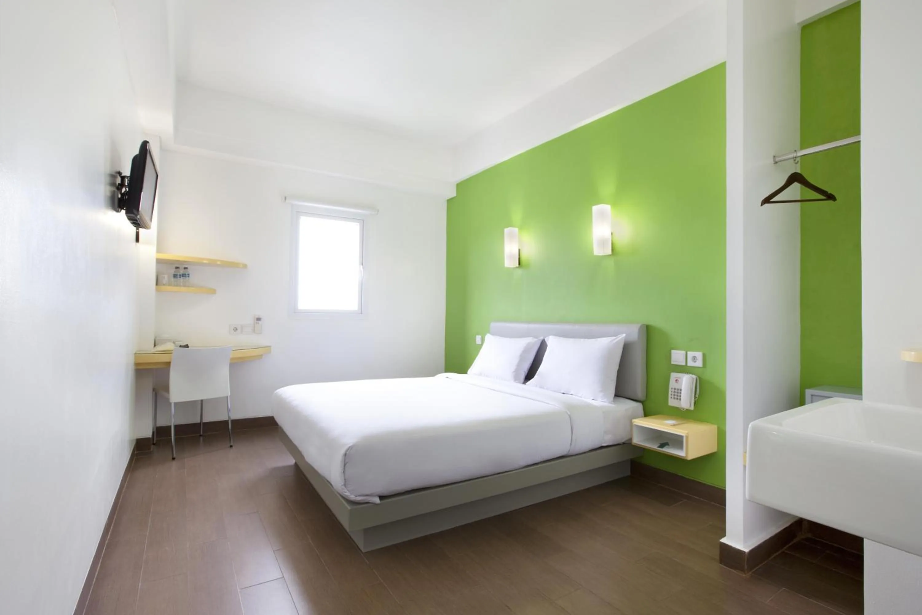 Photo of the whole room, Bed in Amaris Hotel Bandara Soekarno Hatta