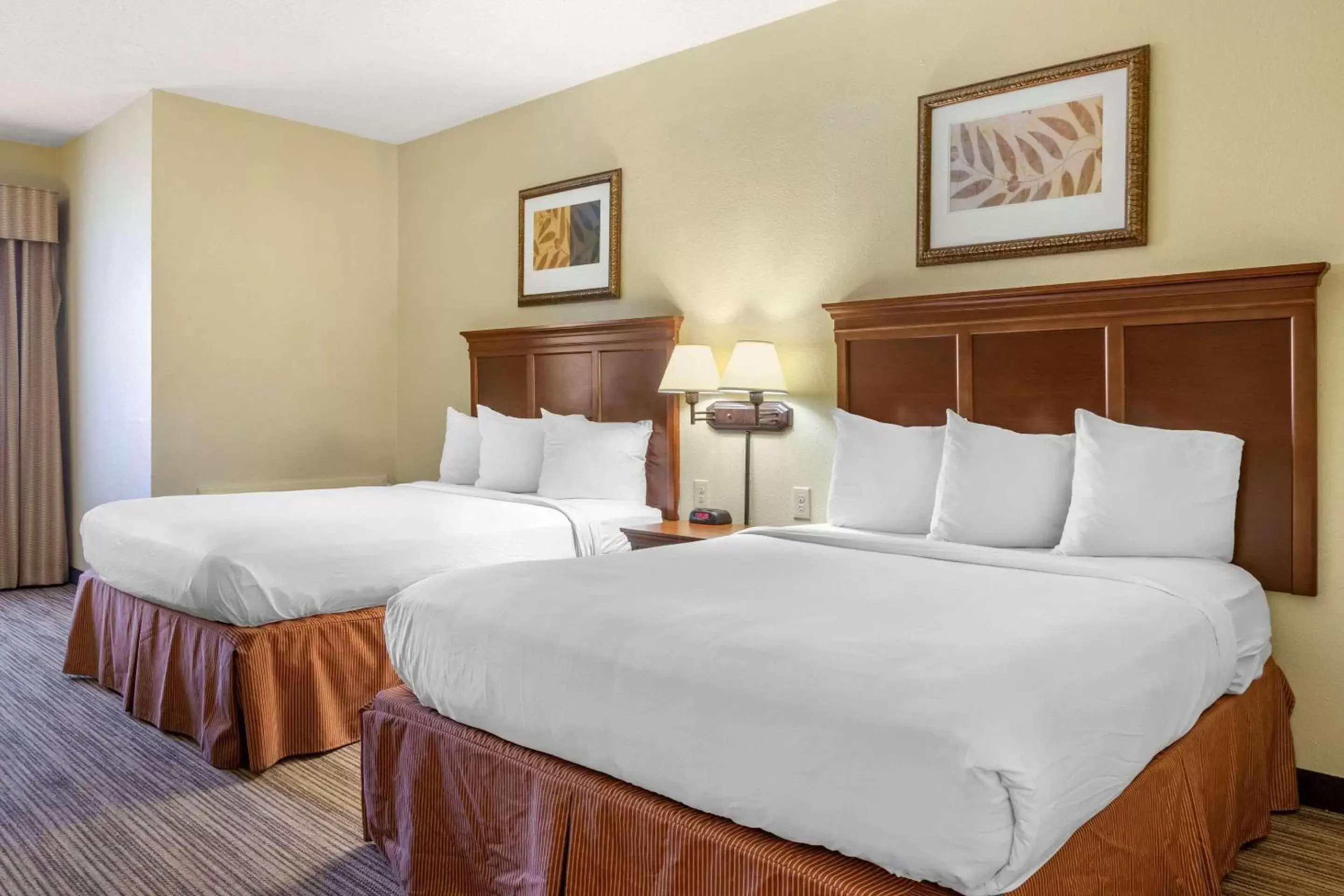 Bedroom, Bed in Country Inn & Suites Atlanta Downtown