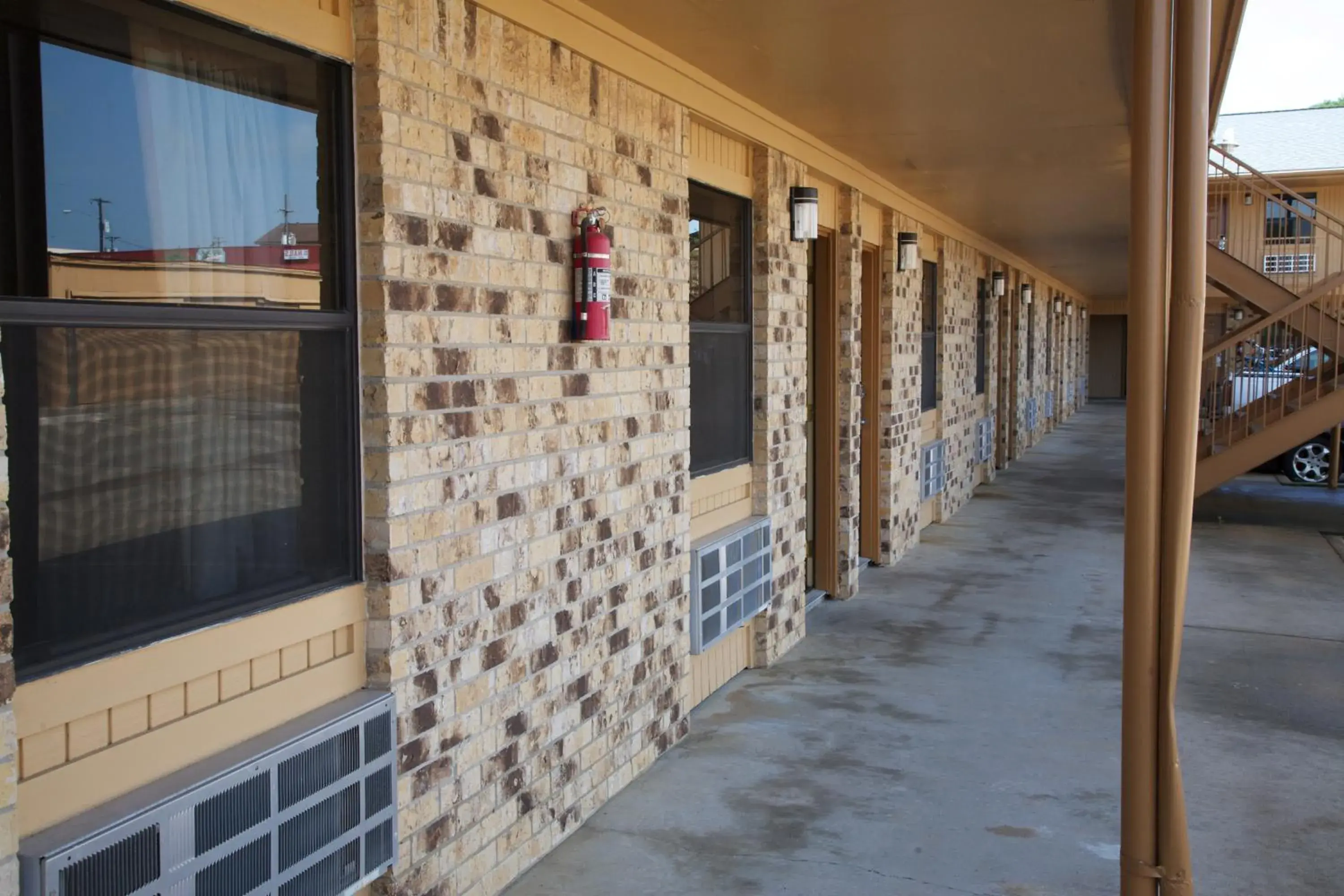 Property building in Coach Light Inn Property building in Coach Light Inn