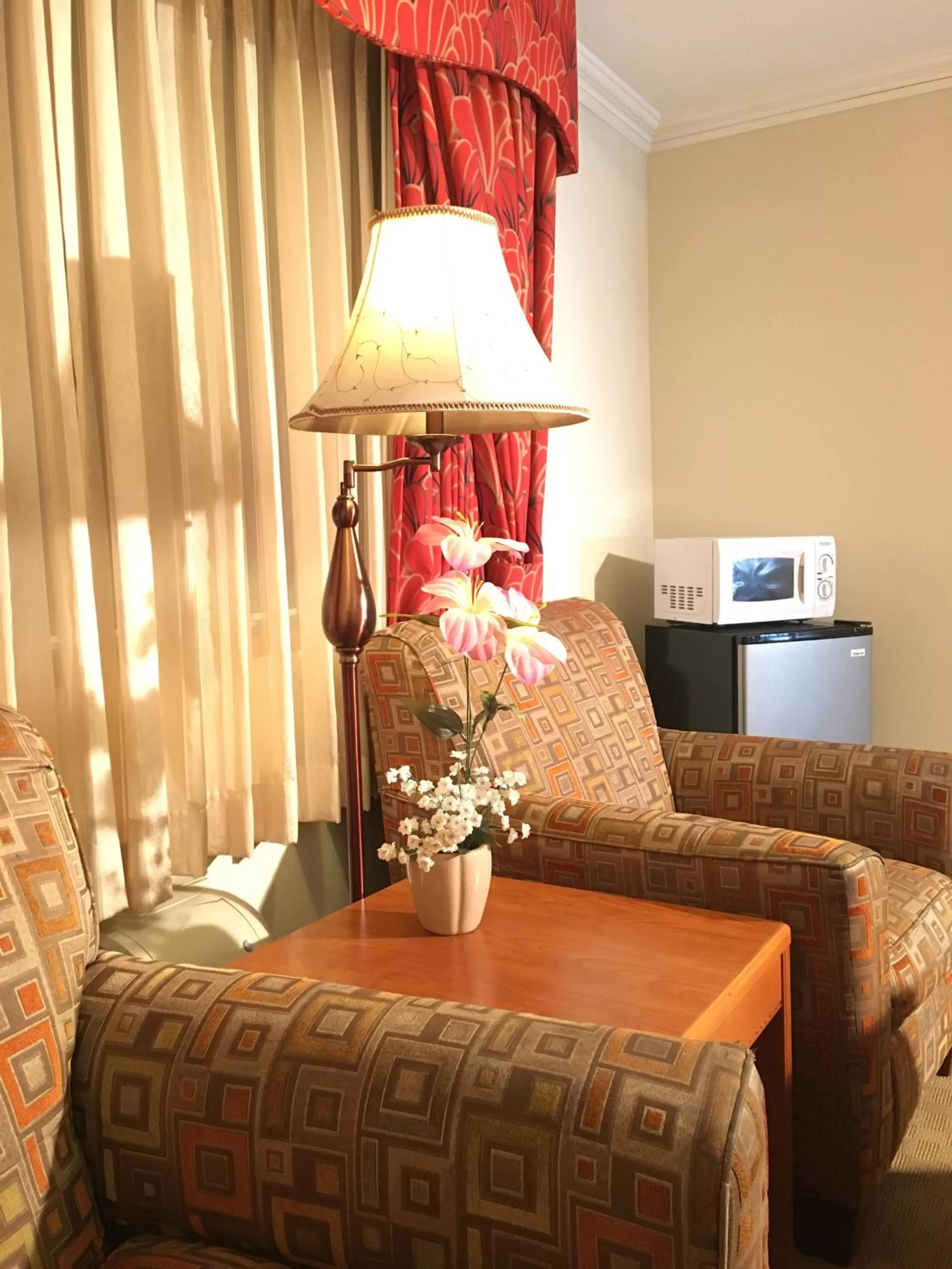 Bed in Acorn Motor Inn