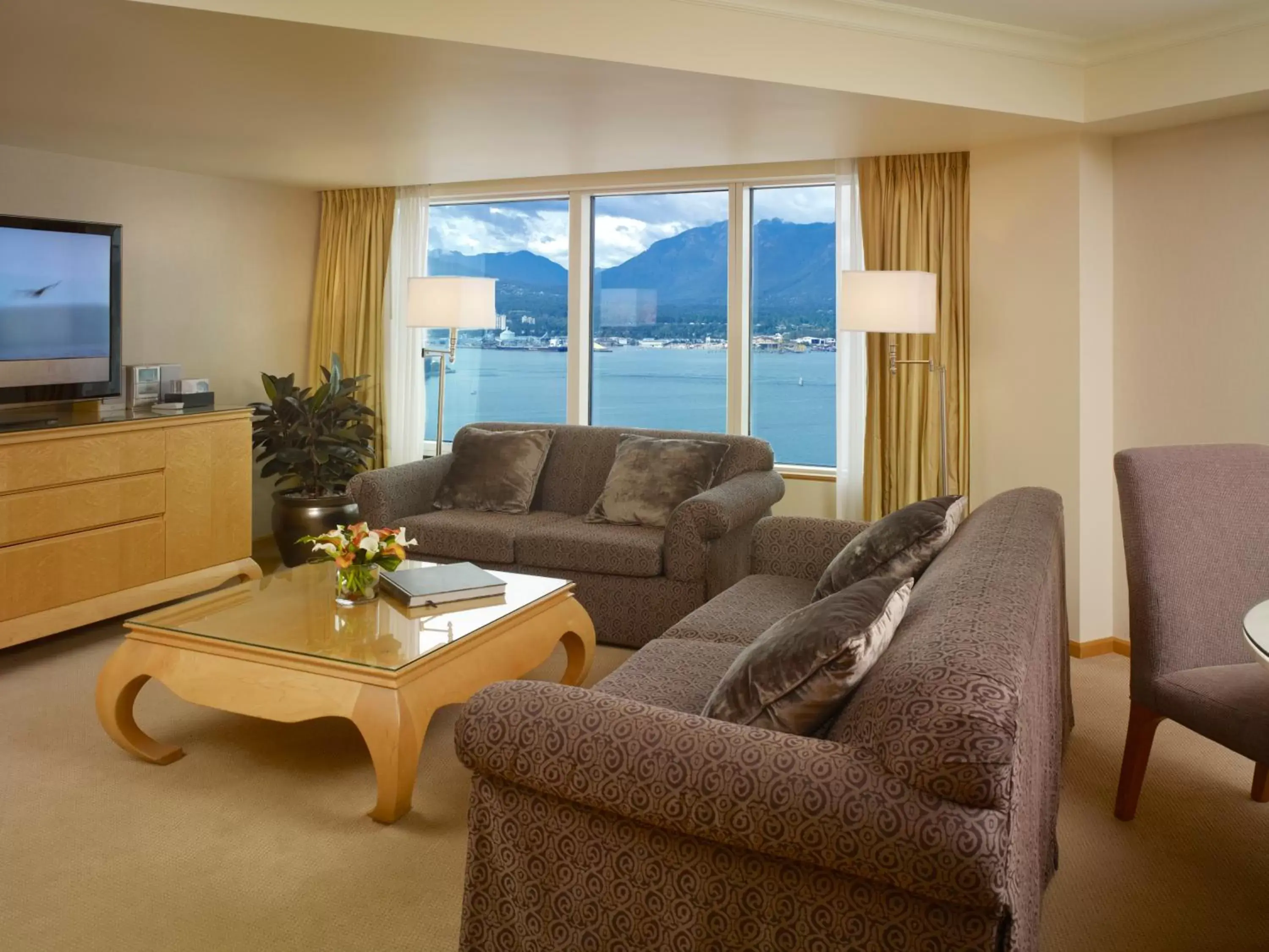 Living room, Seating Area in Pan Pacific Vancouver