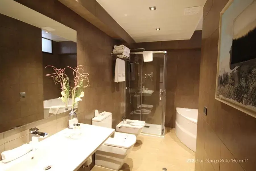 Photo of the whole room, Bathroom in Estela Barcelona