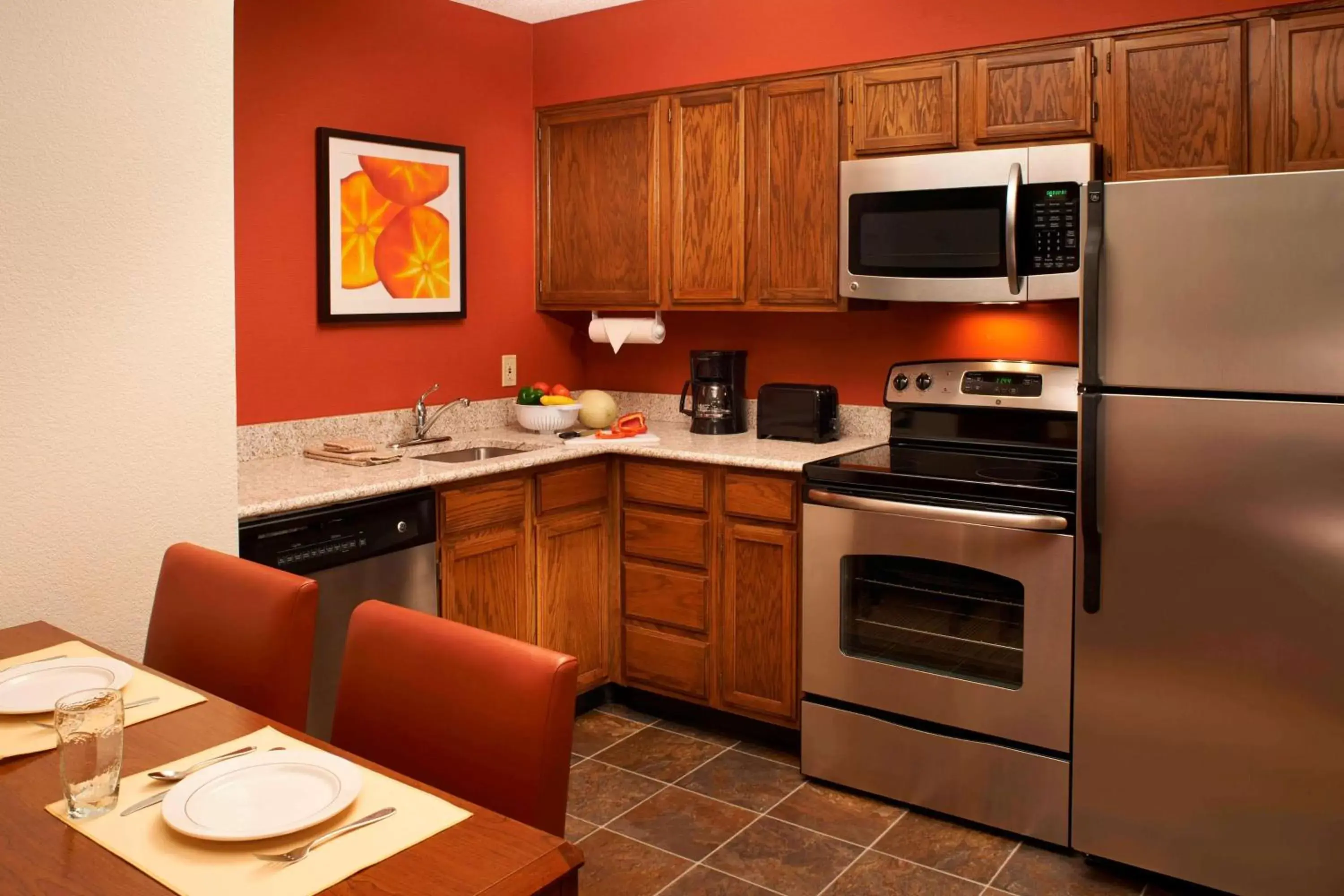 Coffee/tea facilities, Kitchen/Kitchenette in Sonesta ES Suites Chicago Waukegan Gurnee