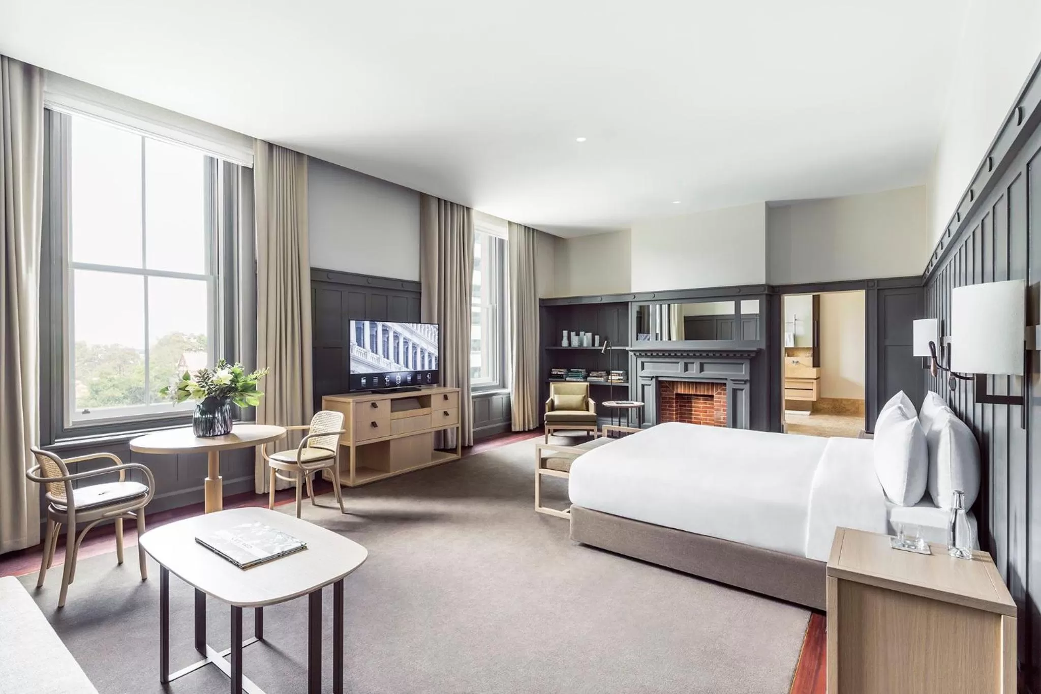 Photo of the whole room, Bed in COMO The Treasury