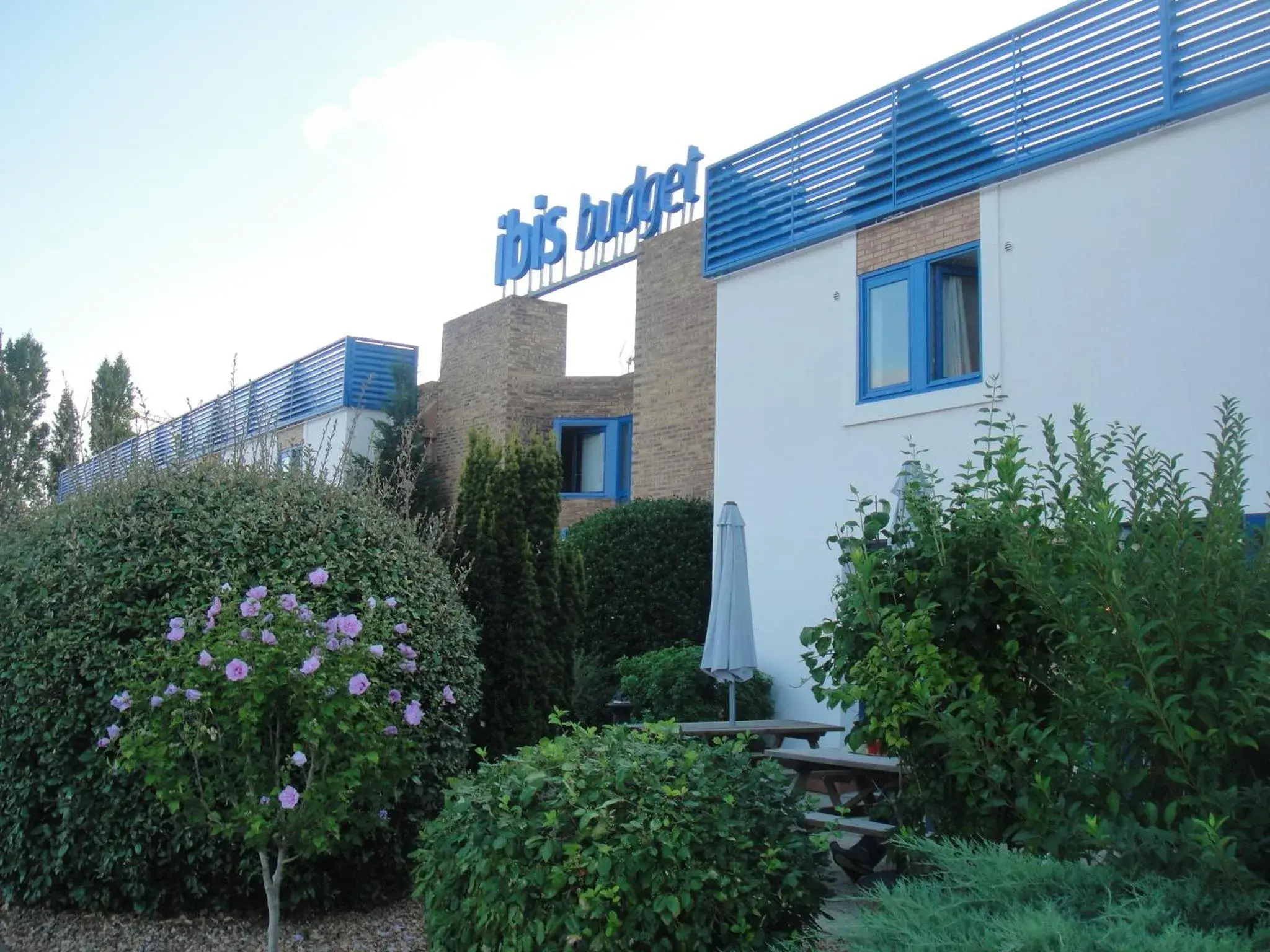 Facade/entrance, Property Building in ibis budget Châtellerault Nord