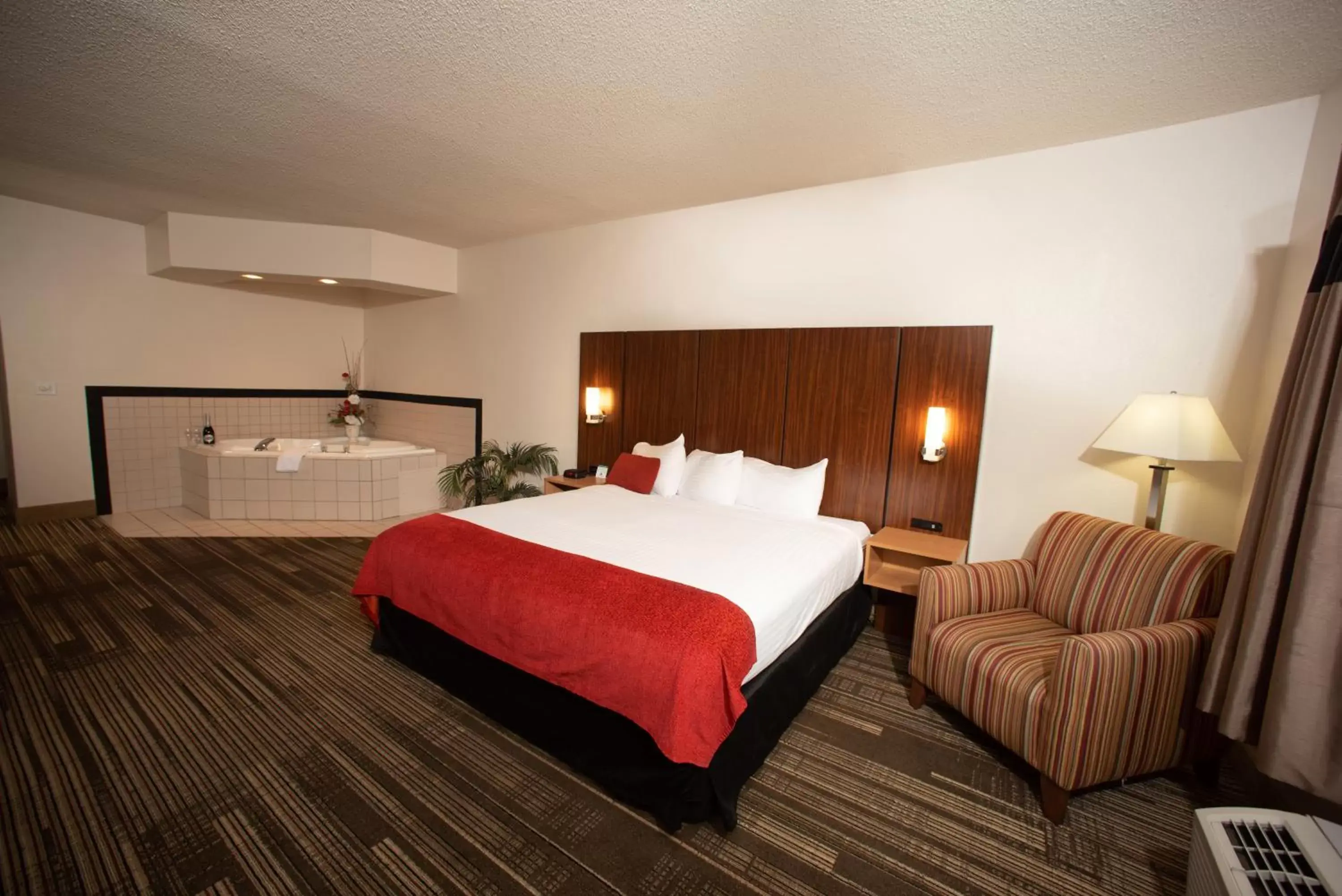 Bed in Northfield Inn Suites and Conference Center