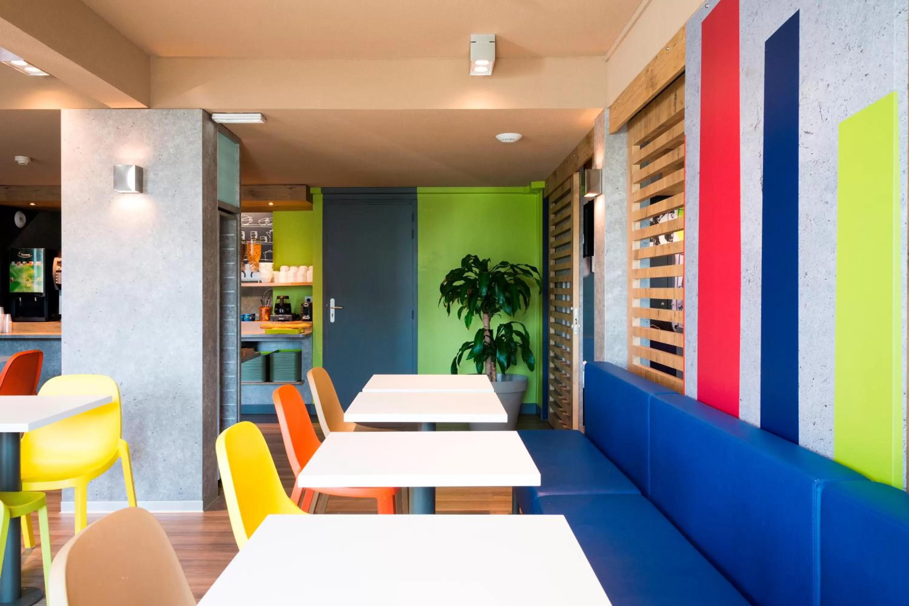 Lounge or bar in ibis budget Granville