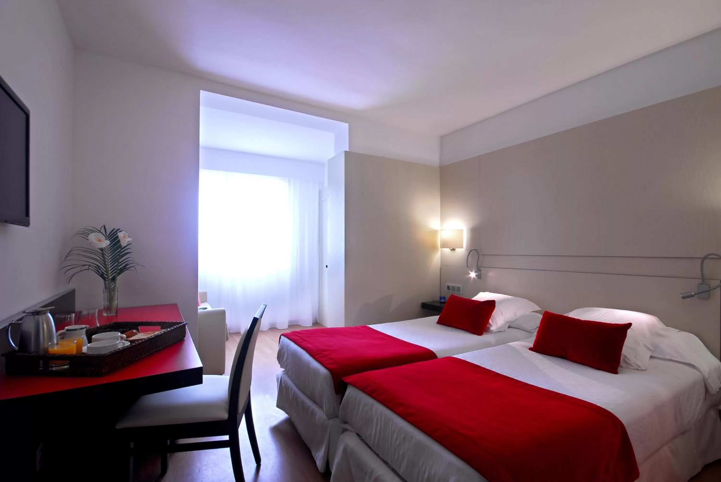 Photo of the whole room, Bed in Grupotel Gravina