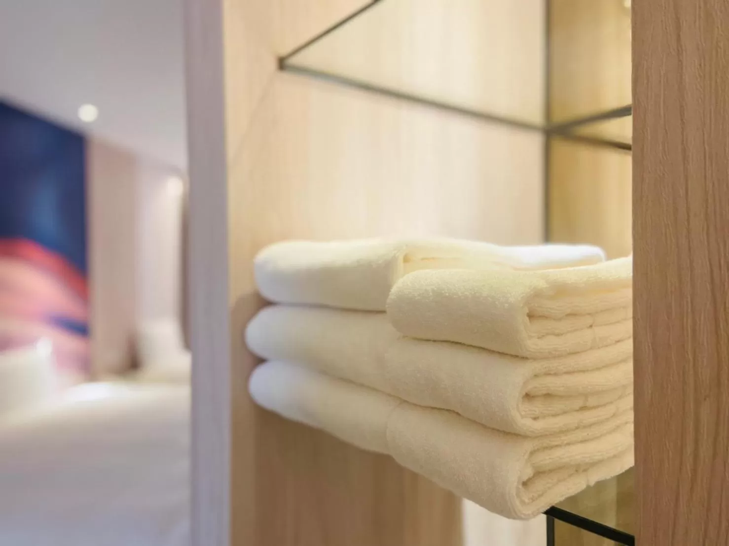 Bathroom, Bed in Artinn藝築文旅-台北站前館