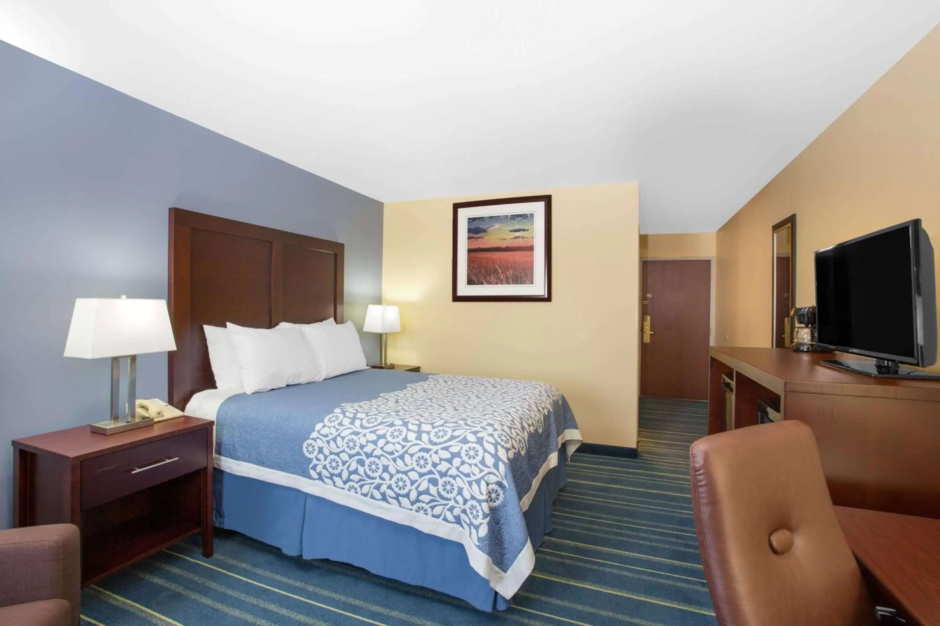 Photo of the whole room, Bed in Days Inn by Wyndham Grand Island