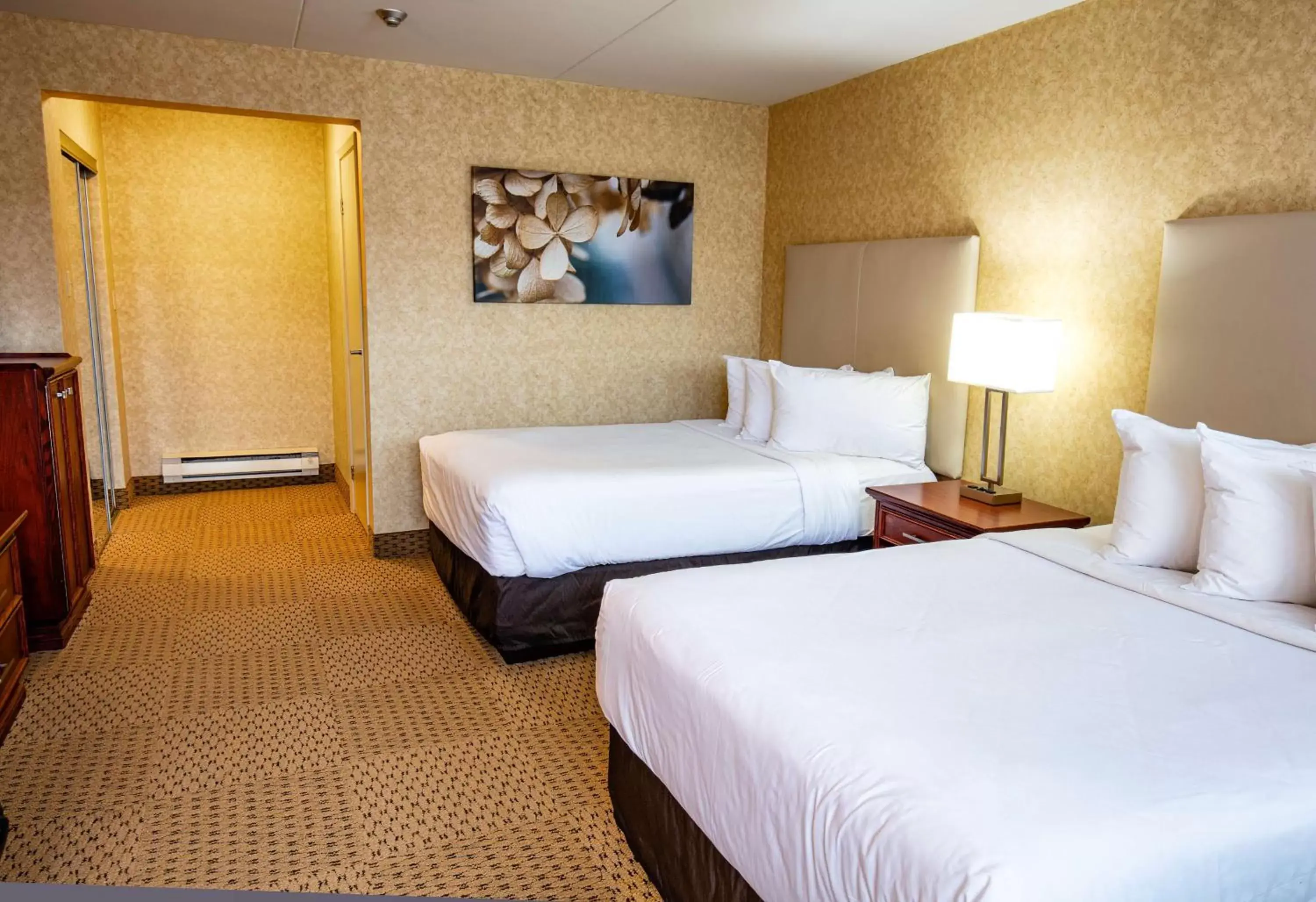 Photo of the whole room, Bed in Best Western Voyageur Place Hotel