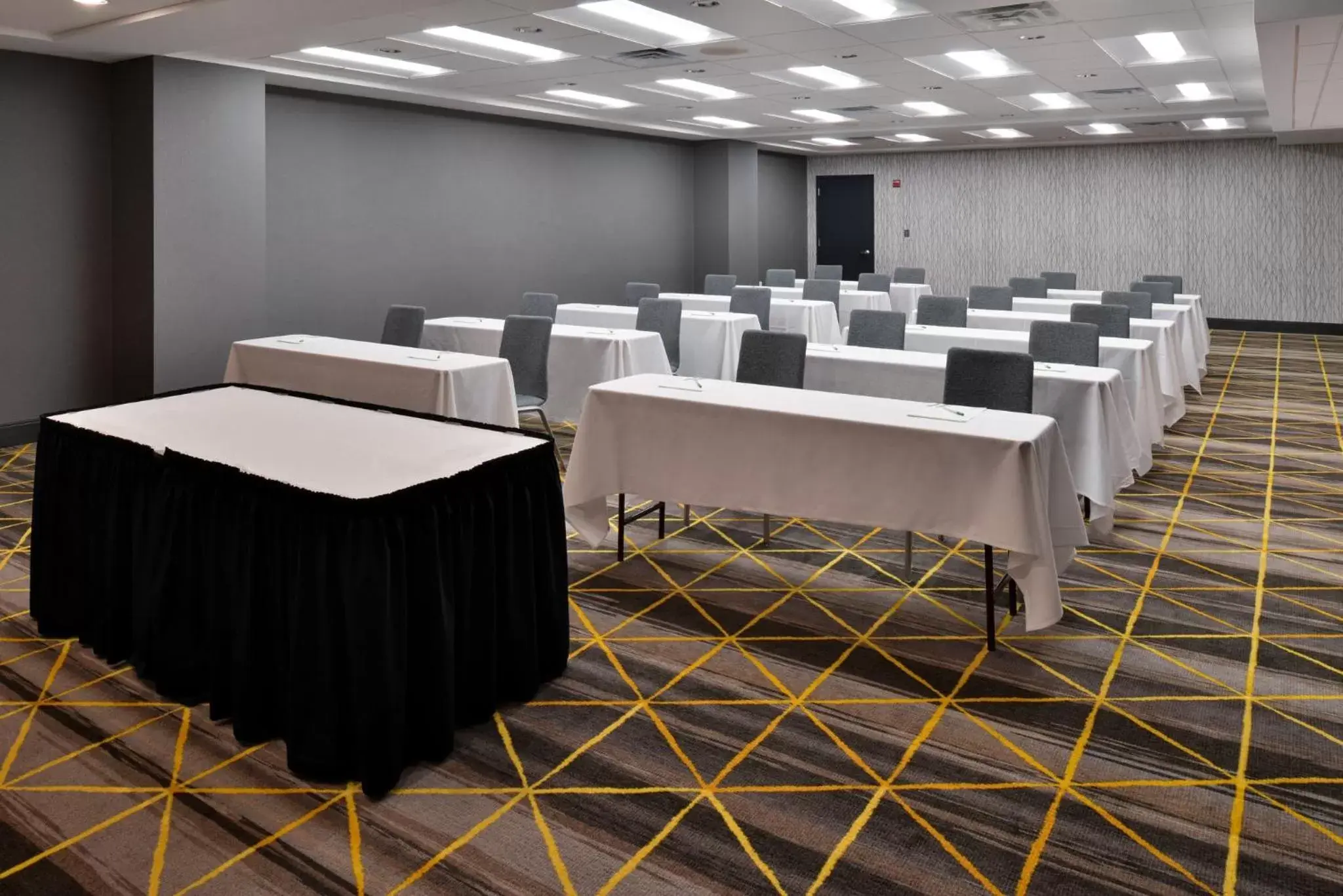 Meeting/conference room in Holiday Inn Hotel & Suites Overland Park-Convention Center, an IHG Hotel