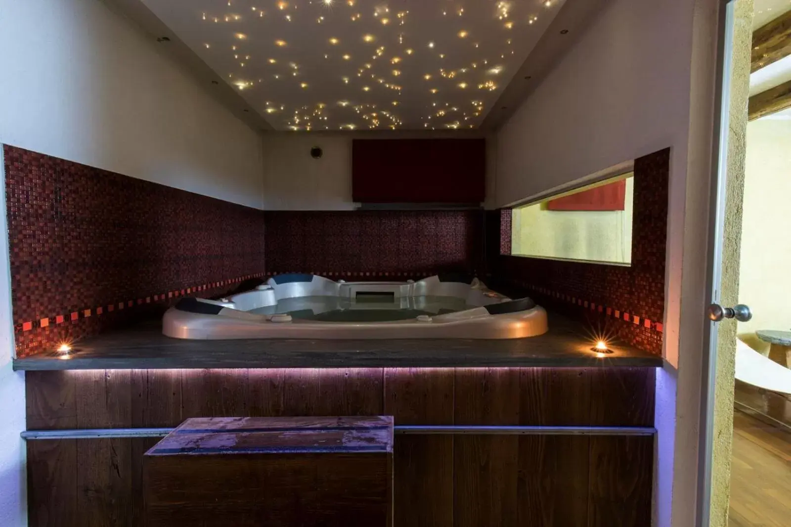 Hot Tub in Hotel Walser Courmayeur
