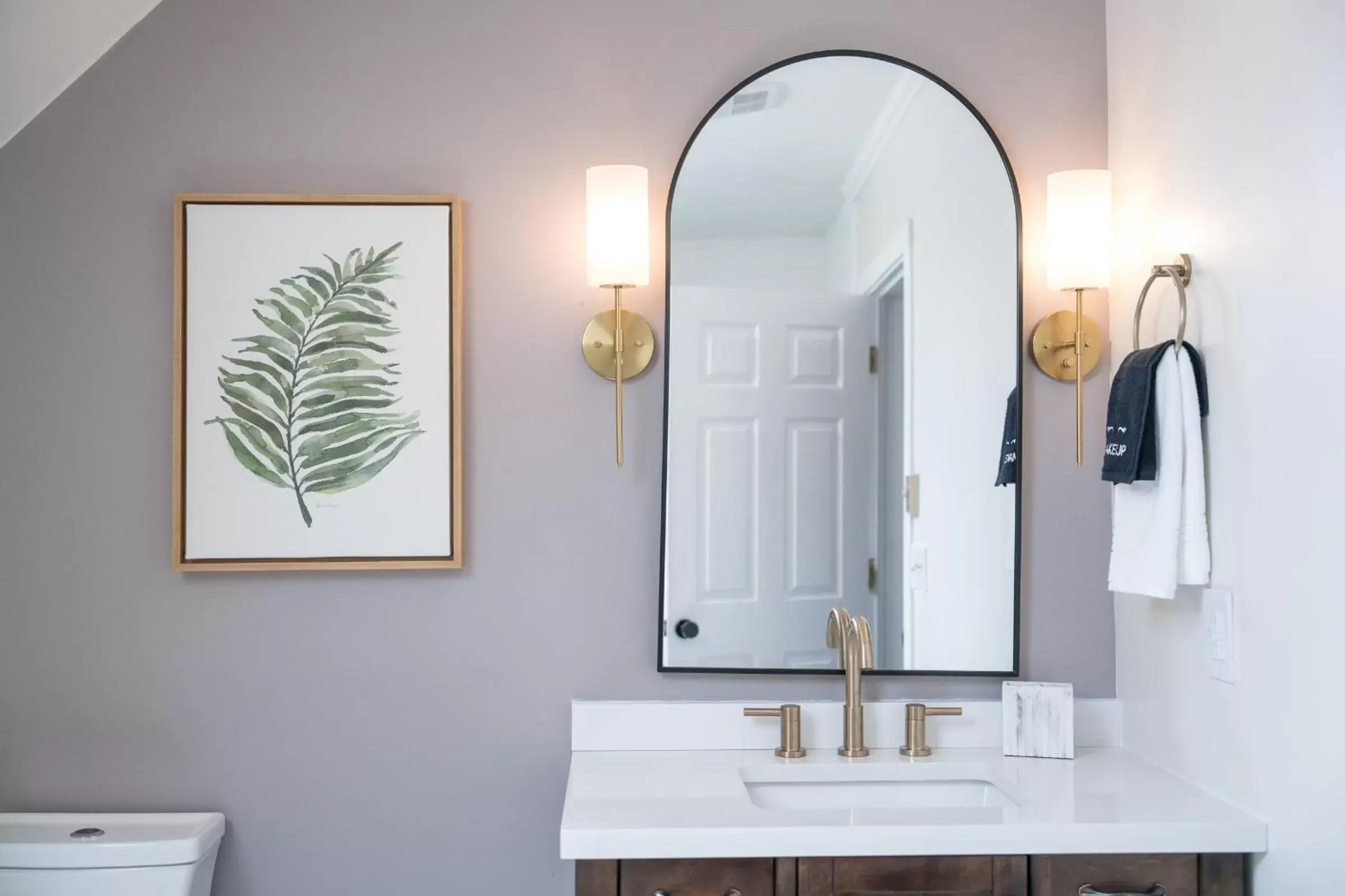 Bathroom in The Victorian Inn Blowing Rock