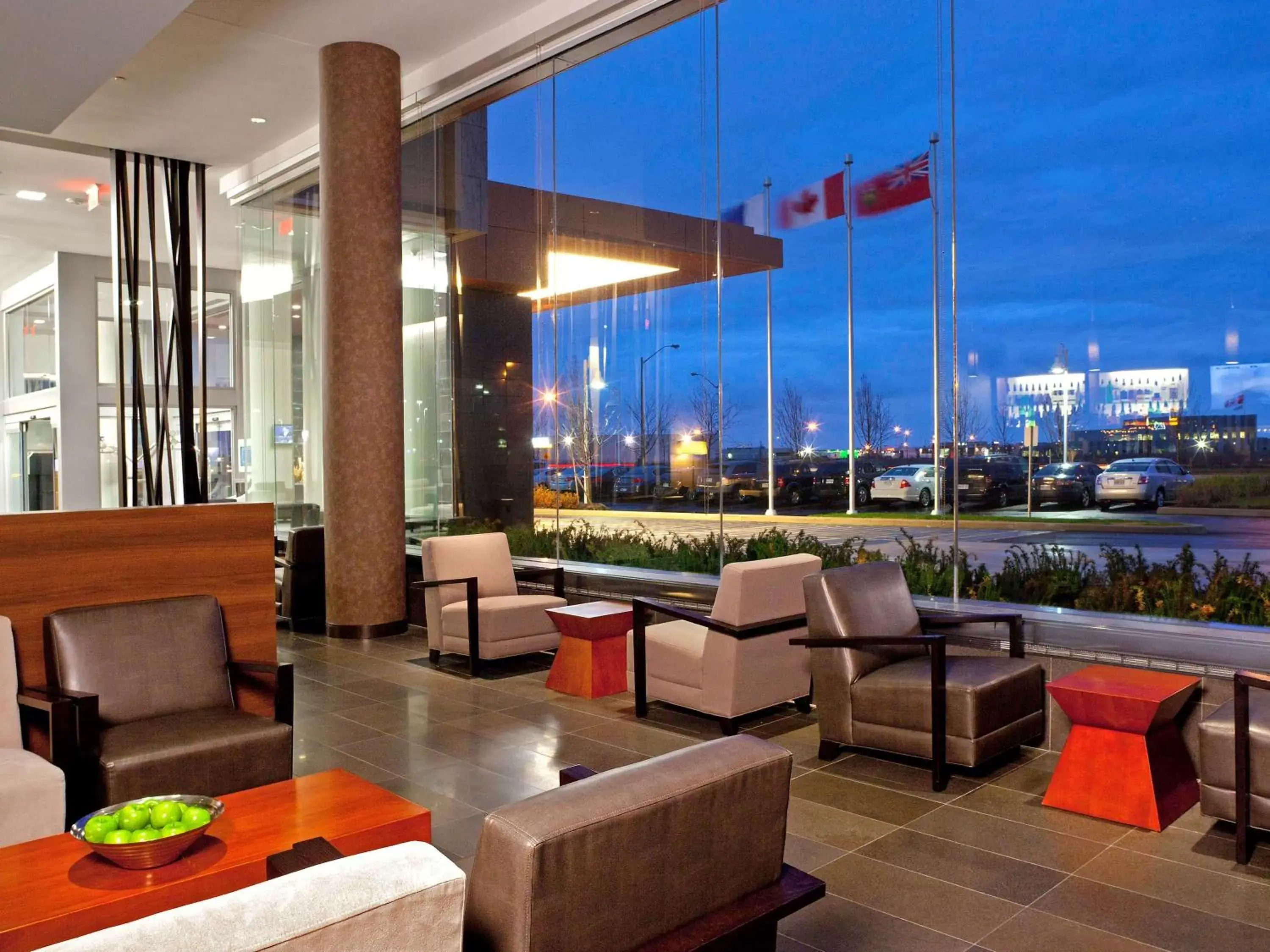 Lounge or bar in Novotel Toronto Vaughan Centre