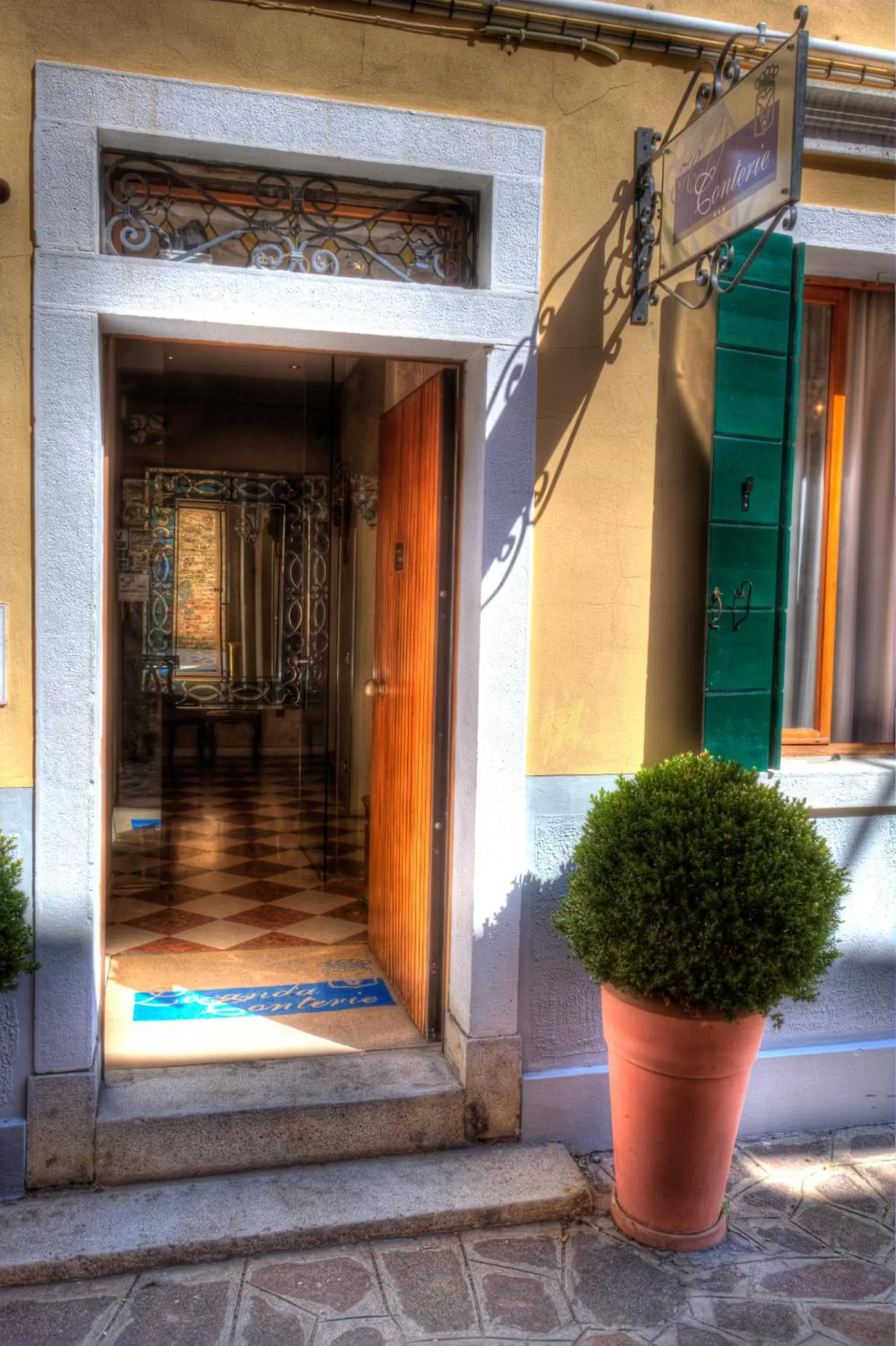 Facade/entrance in Hotel Conterie Facade/entrance in Hotel Conterie