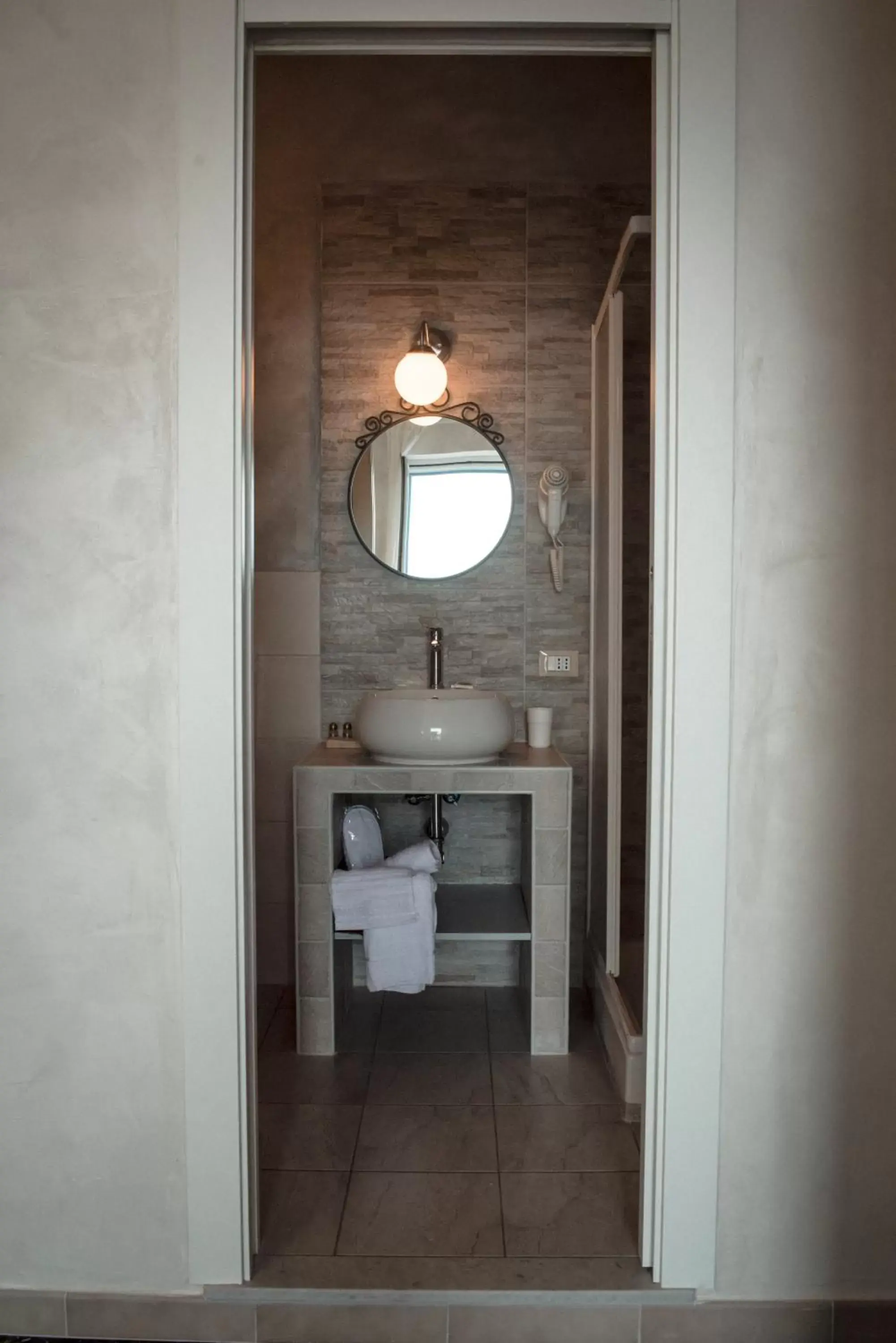 Toilet, Bathroom in La dimora di Caboto B&B