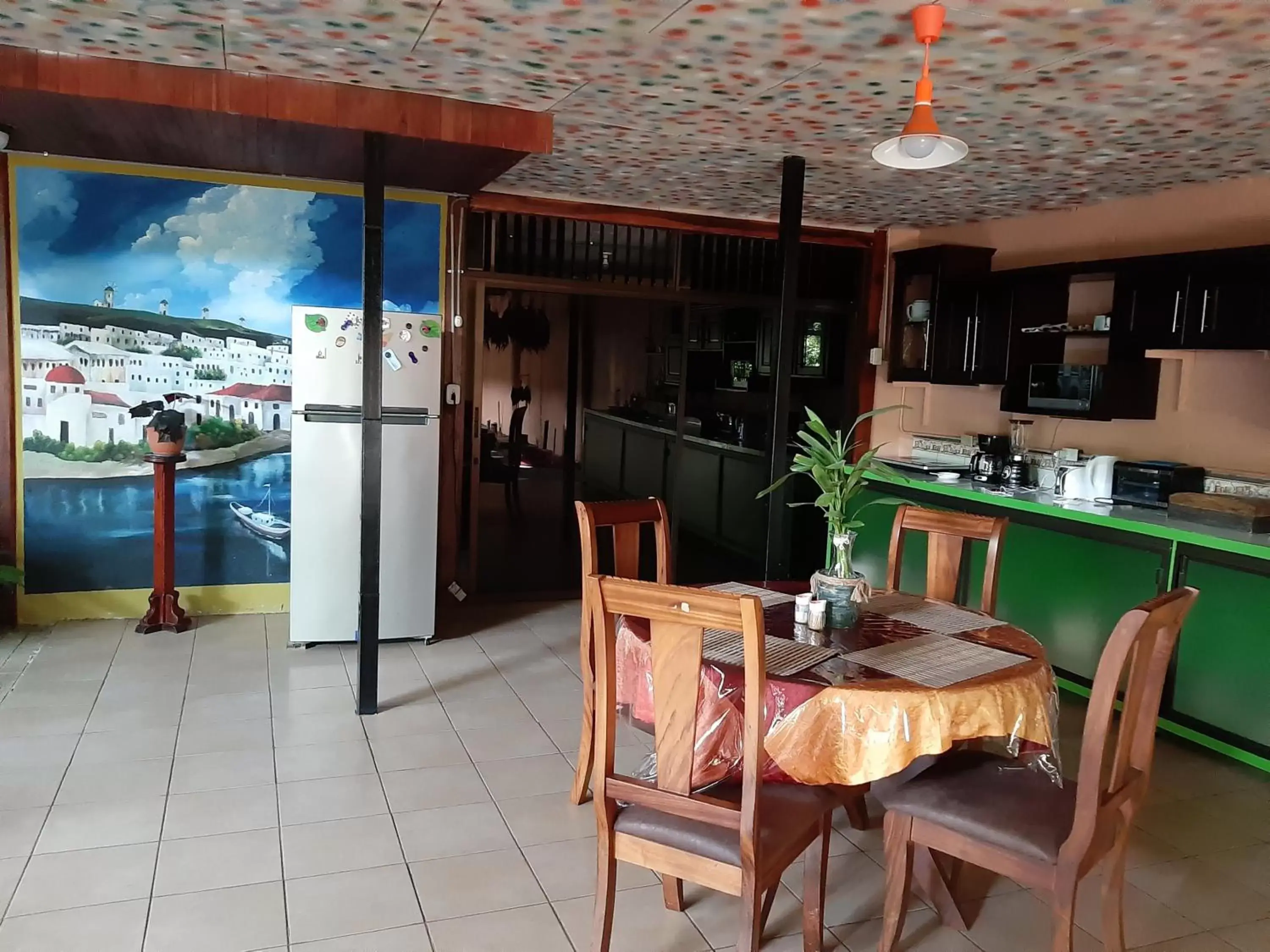 Communal kitchen in Hostalito El Greco