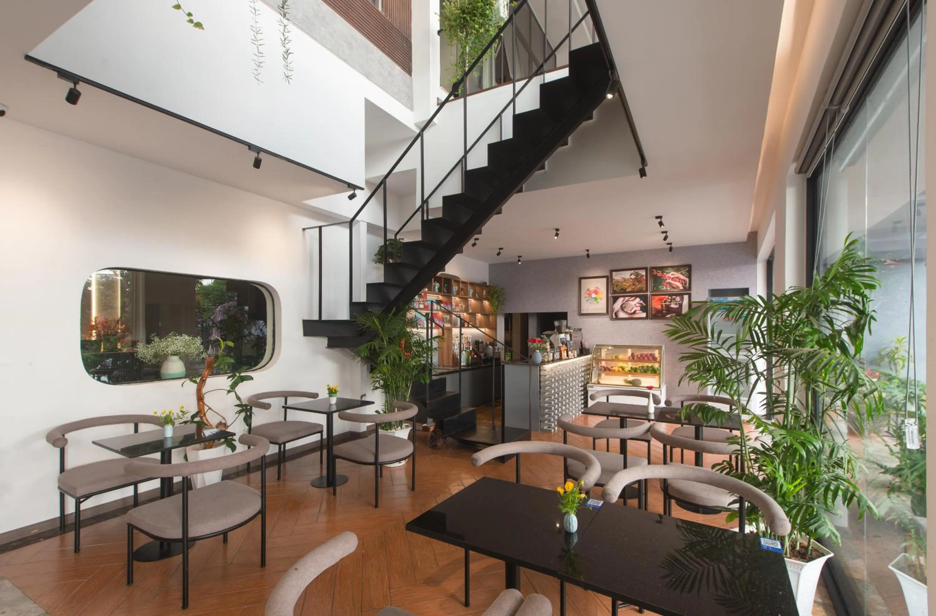 Restaurant/places to eat in Tasme Hotel