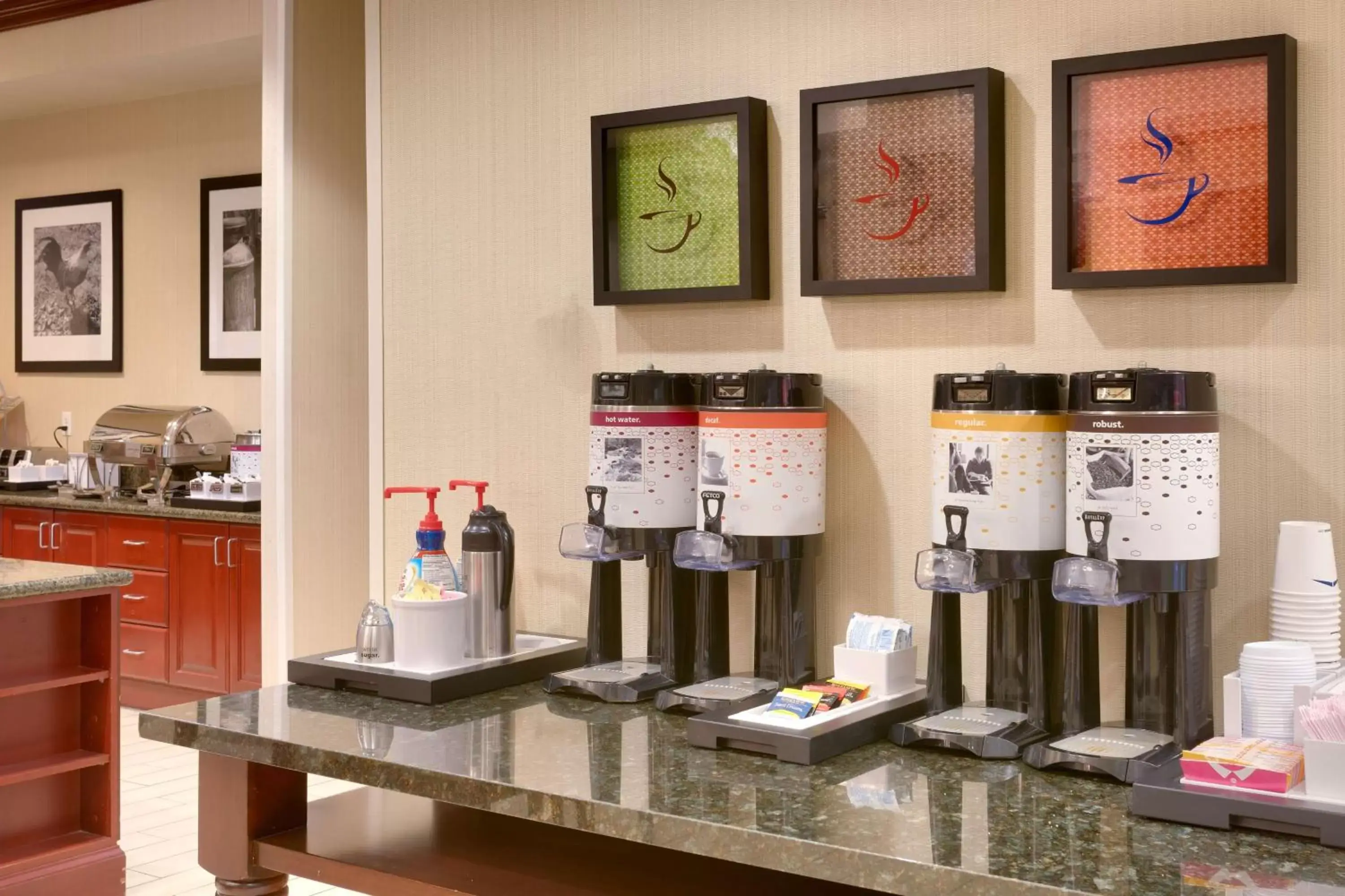 Dining area in Hampton Inn Tremonton