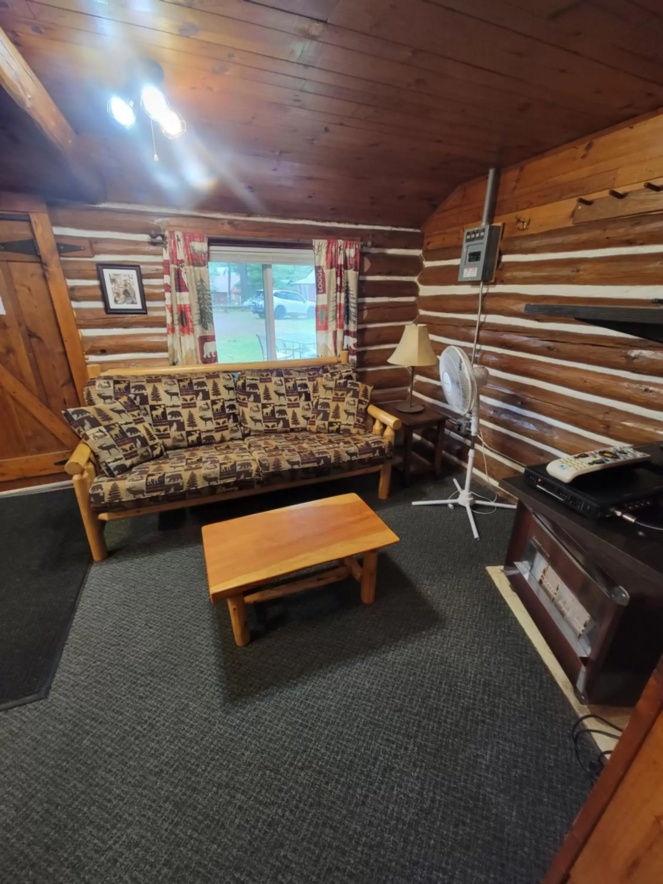 Living room in Two Rivers Motel and Cabins