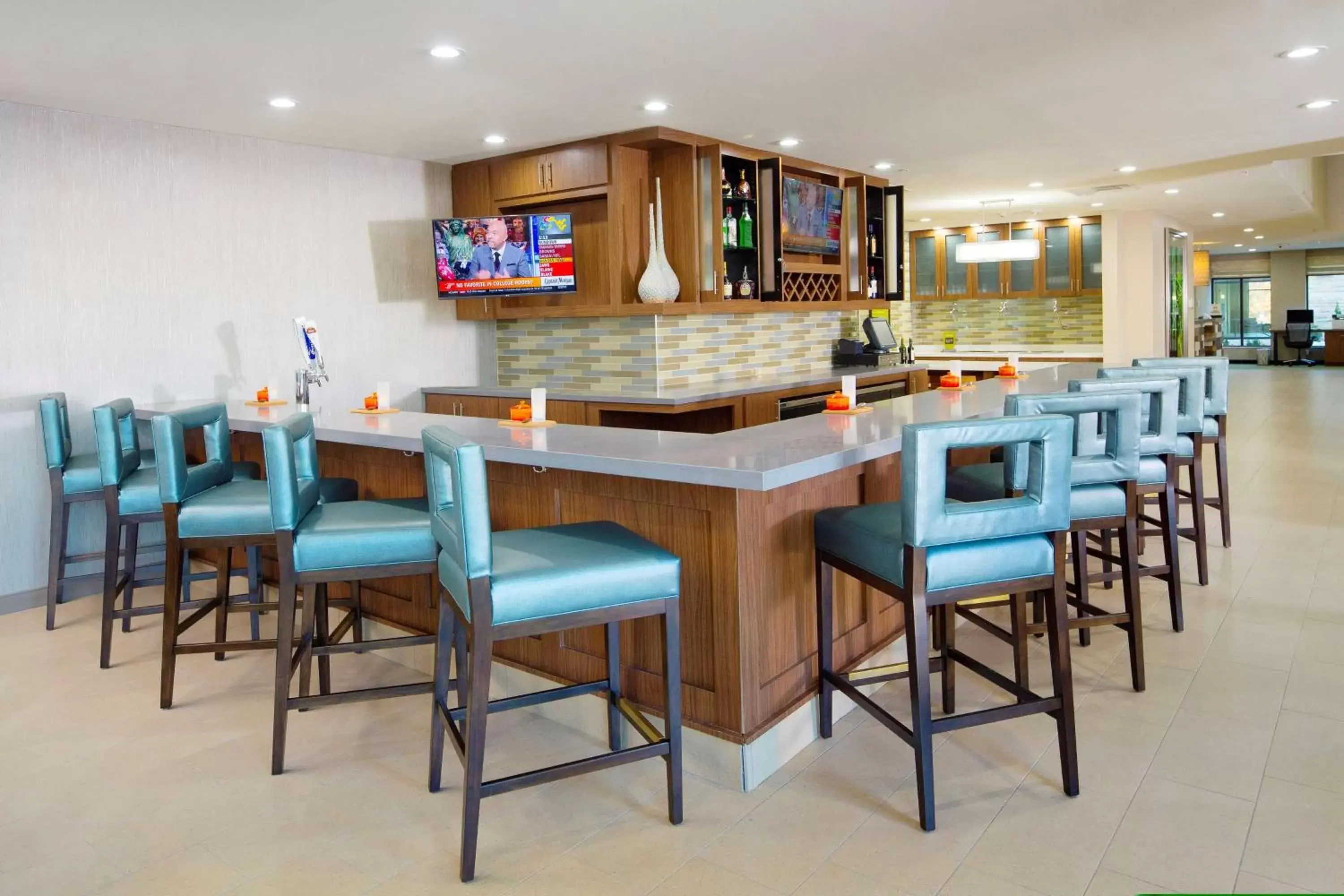 Lounge or bar, Restaurant/Places to Eat in Longview Hilton Garden Inn