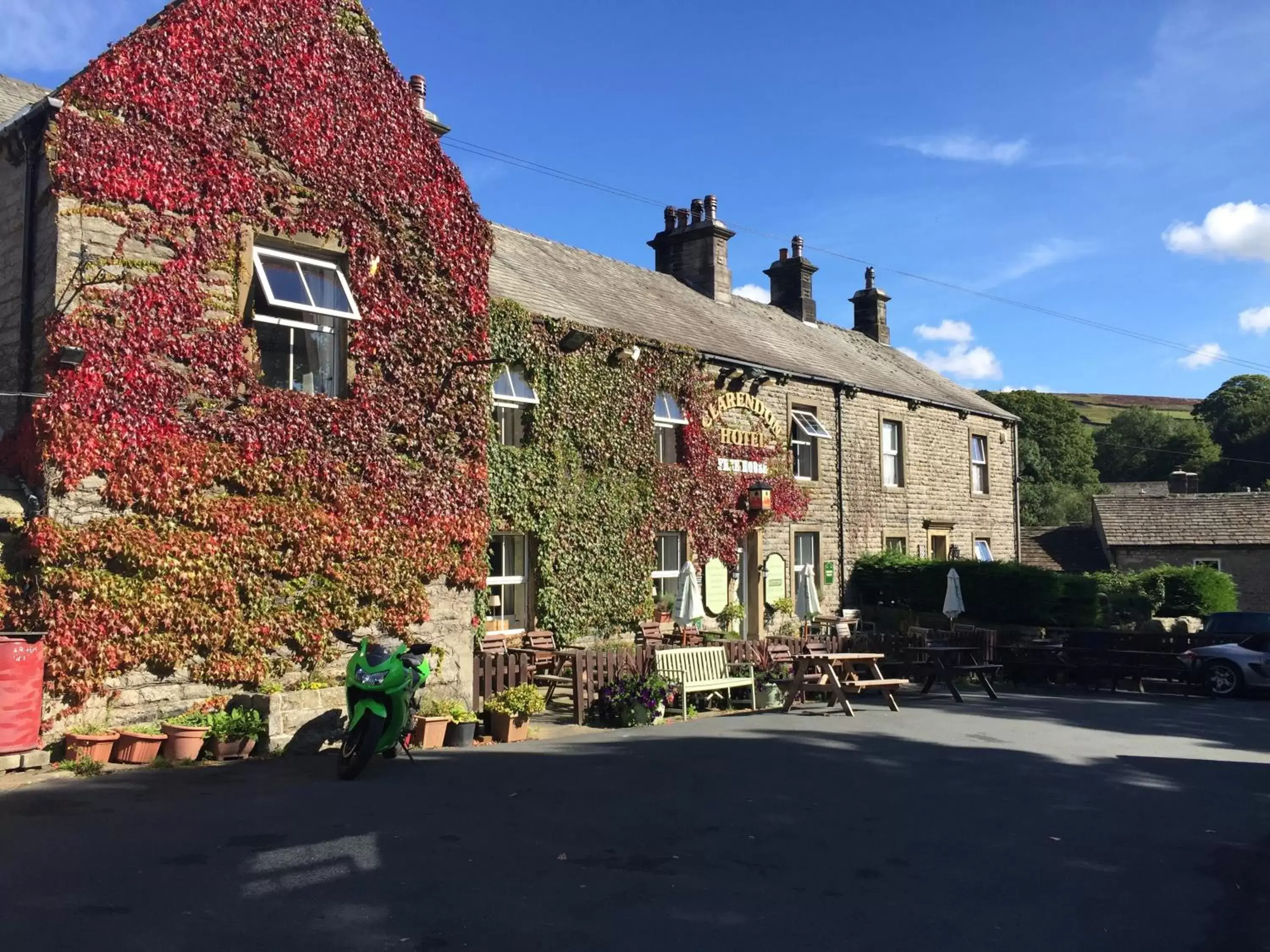 Property Building in The Clarendon Country Pub with rooms