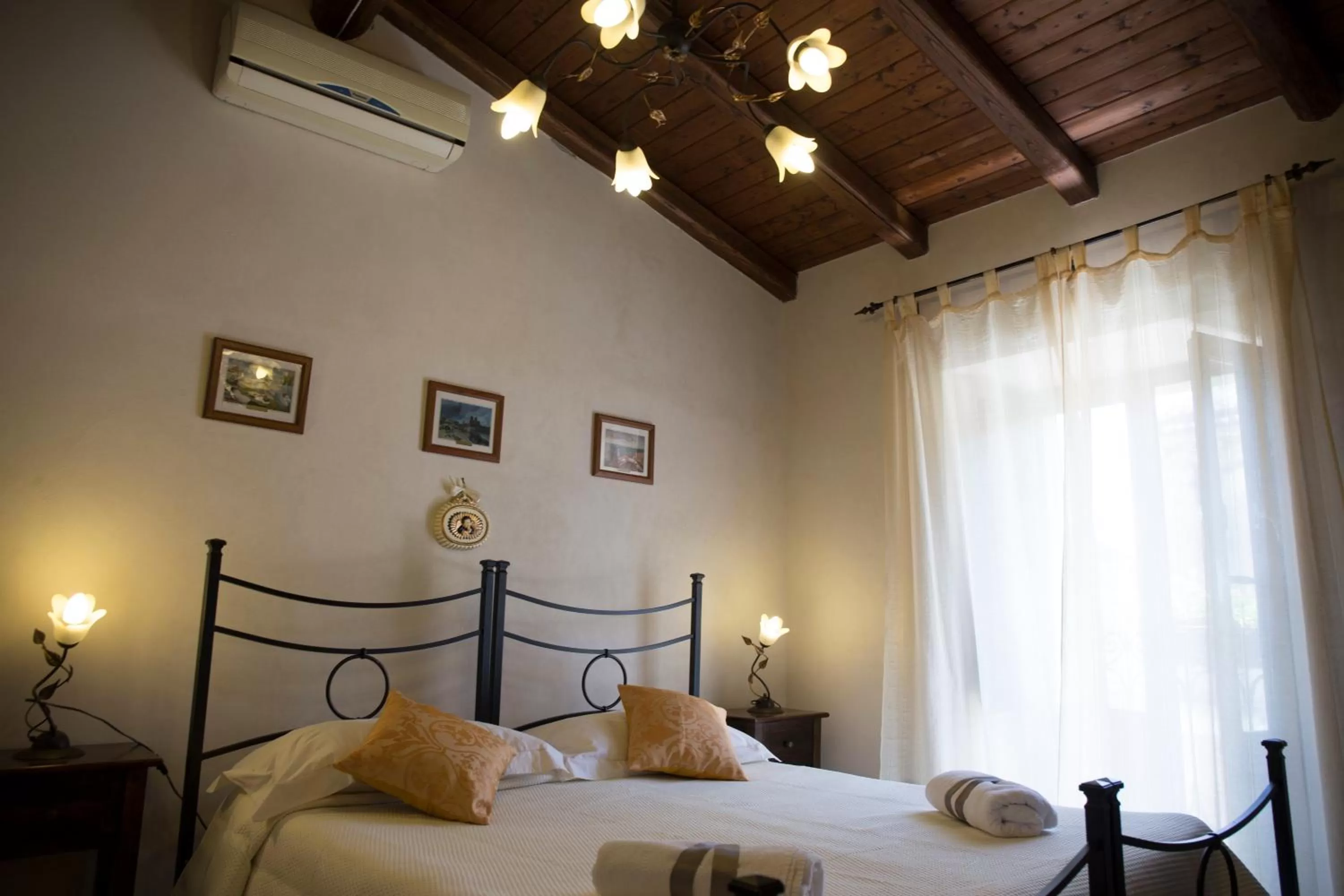 Photo of the whole room, Bed in Casa al Centro Storico