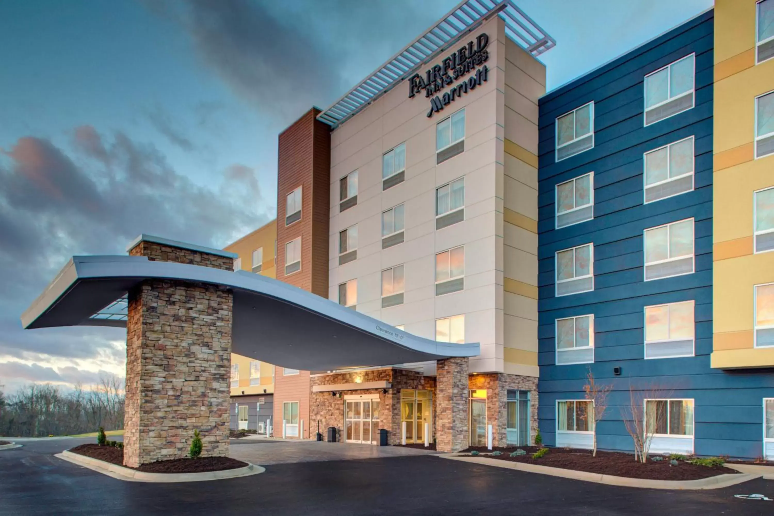 Property Building in Fairfield Inn & Suites by Marriott Roanoke Salem