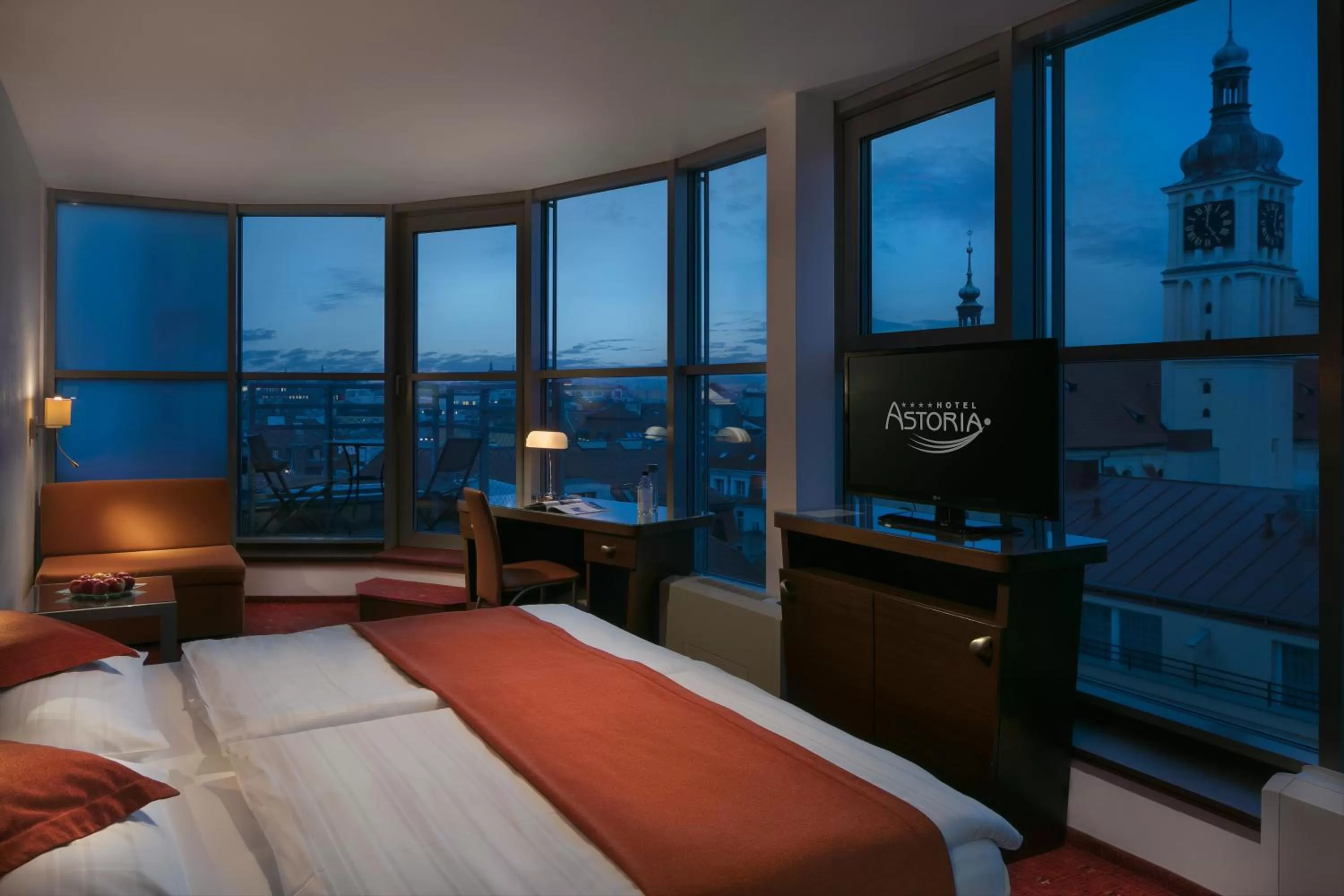 Photo of the whole room, Bed in Astoria Hotel