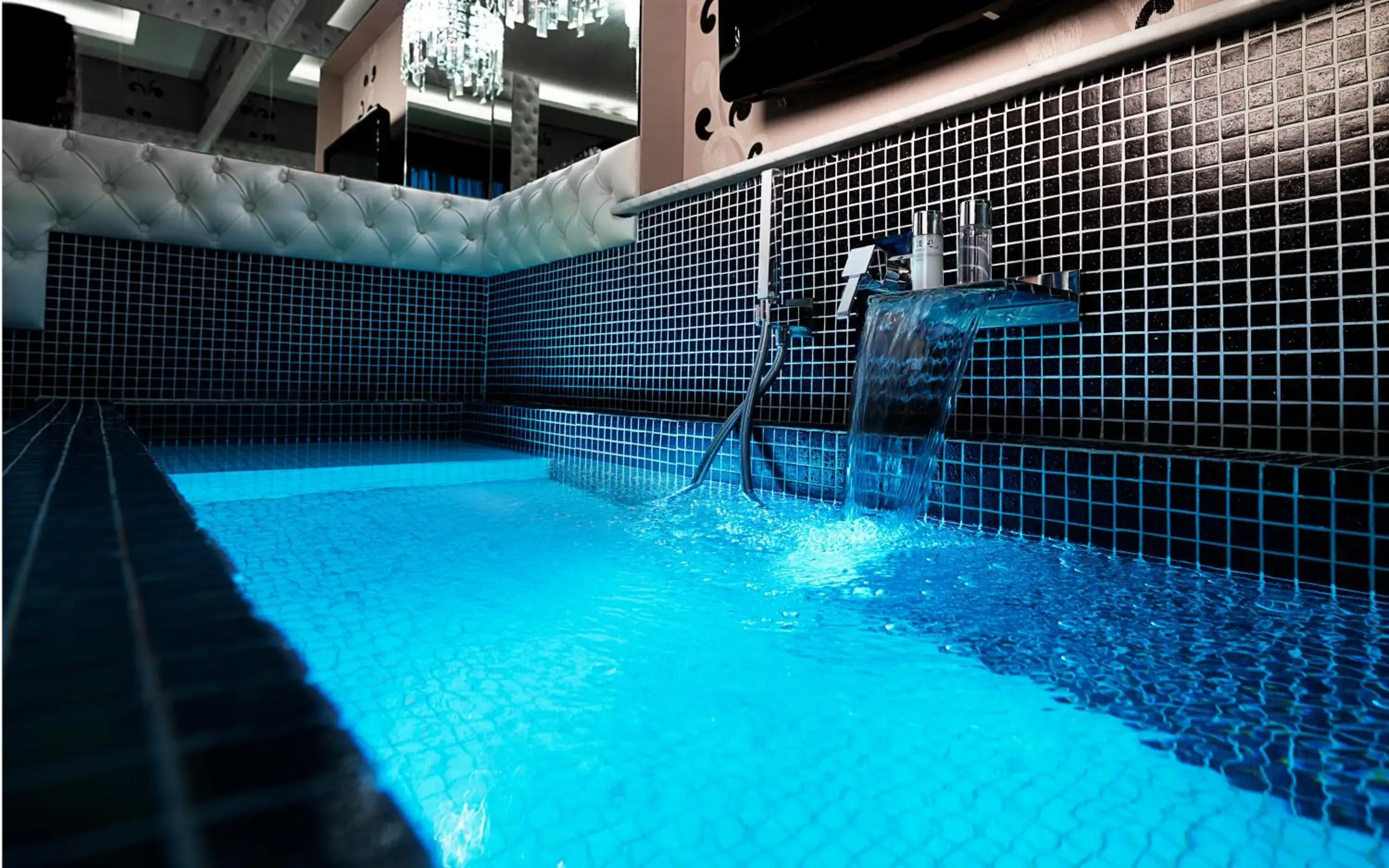 Swimming Pool in Spagna Royal Suite Swimming Pool in Spagna Royal Suite