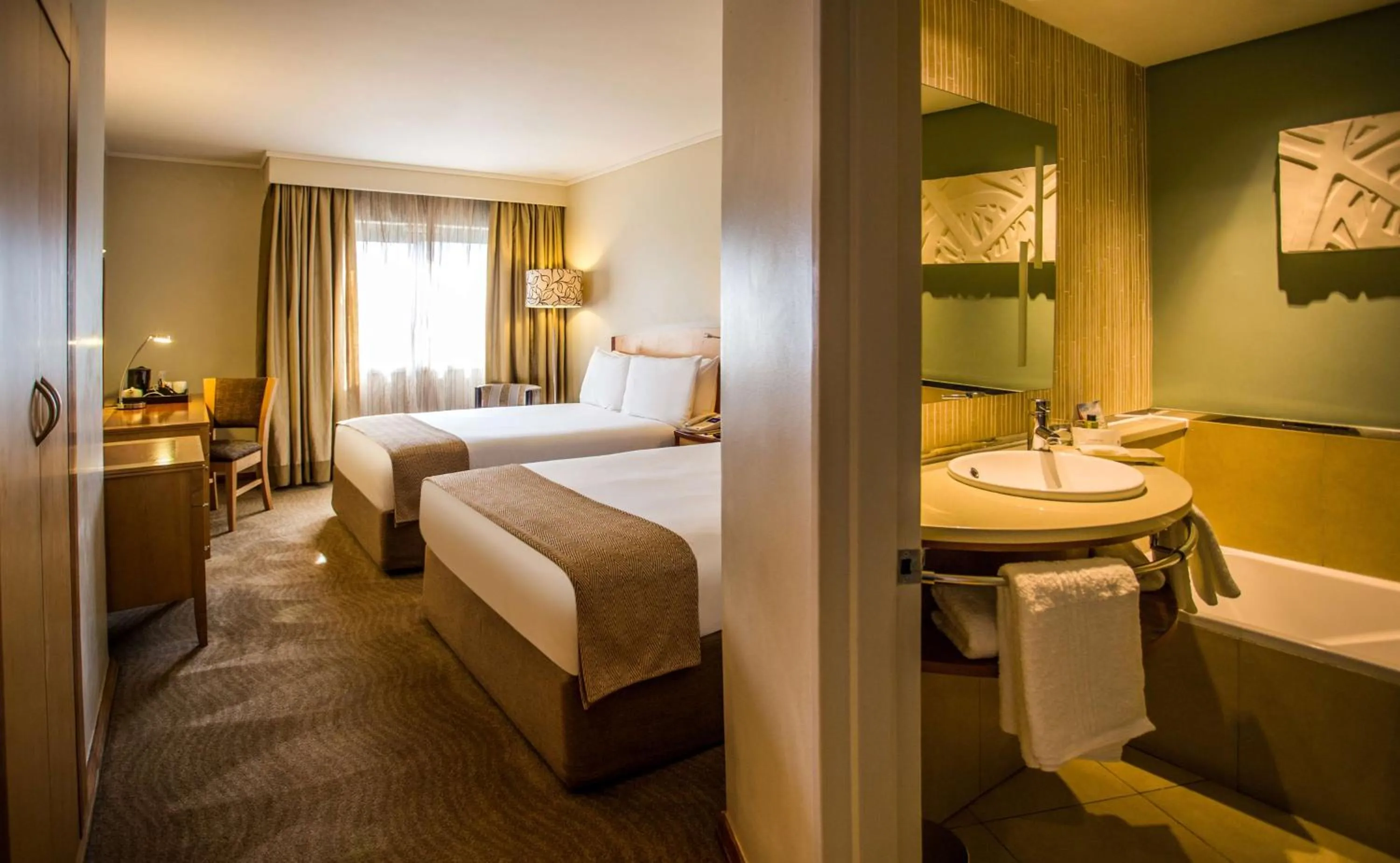 Bathroom, Bed in Garden Court Eastgate