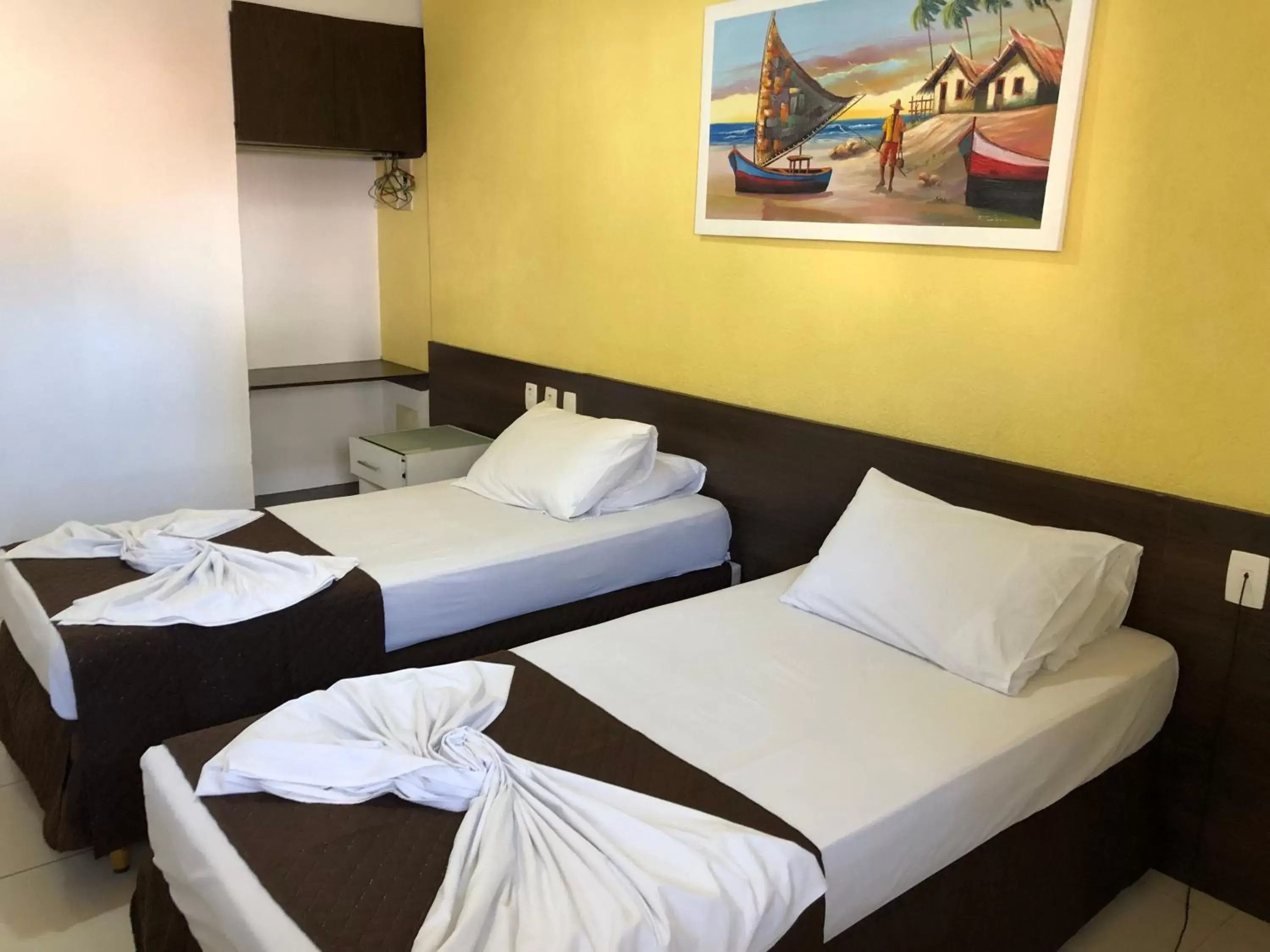 Bedroom, Bed in Hotel Des Basques Bedroom, Bed in Hotel Des Basques