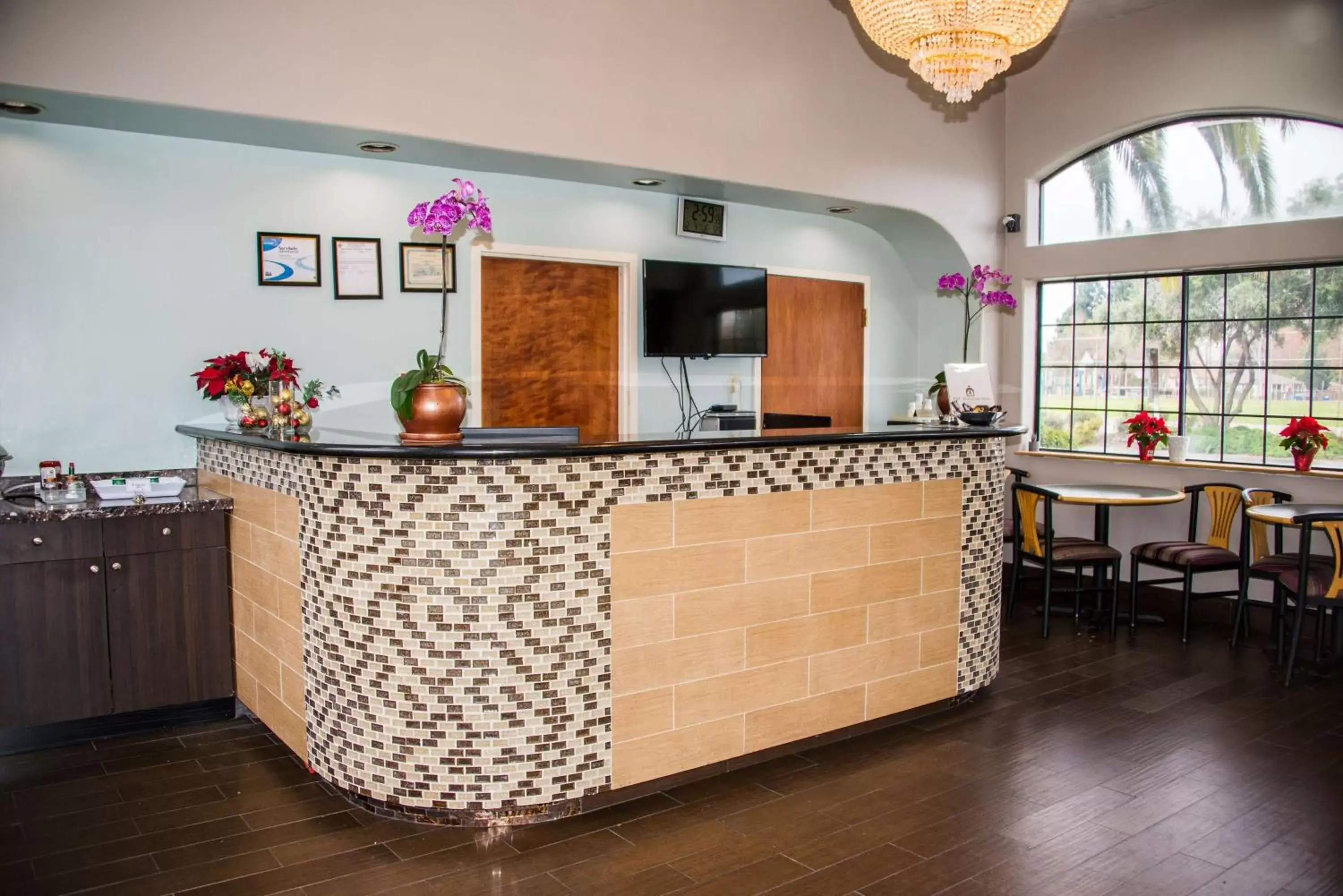 Lobby or reception in SureStay Plus by Best Western Santa Clara Silicon Valley