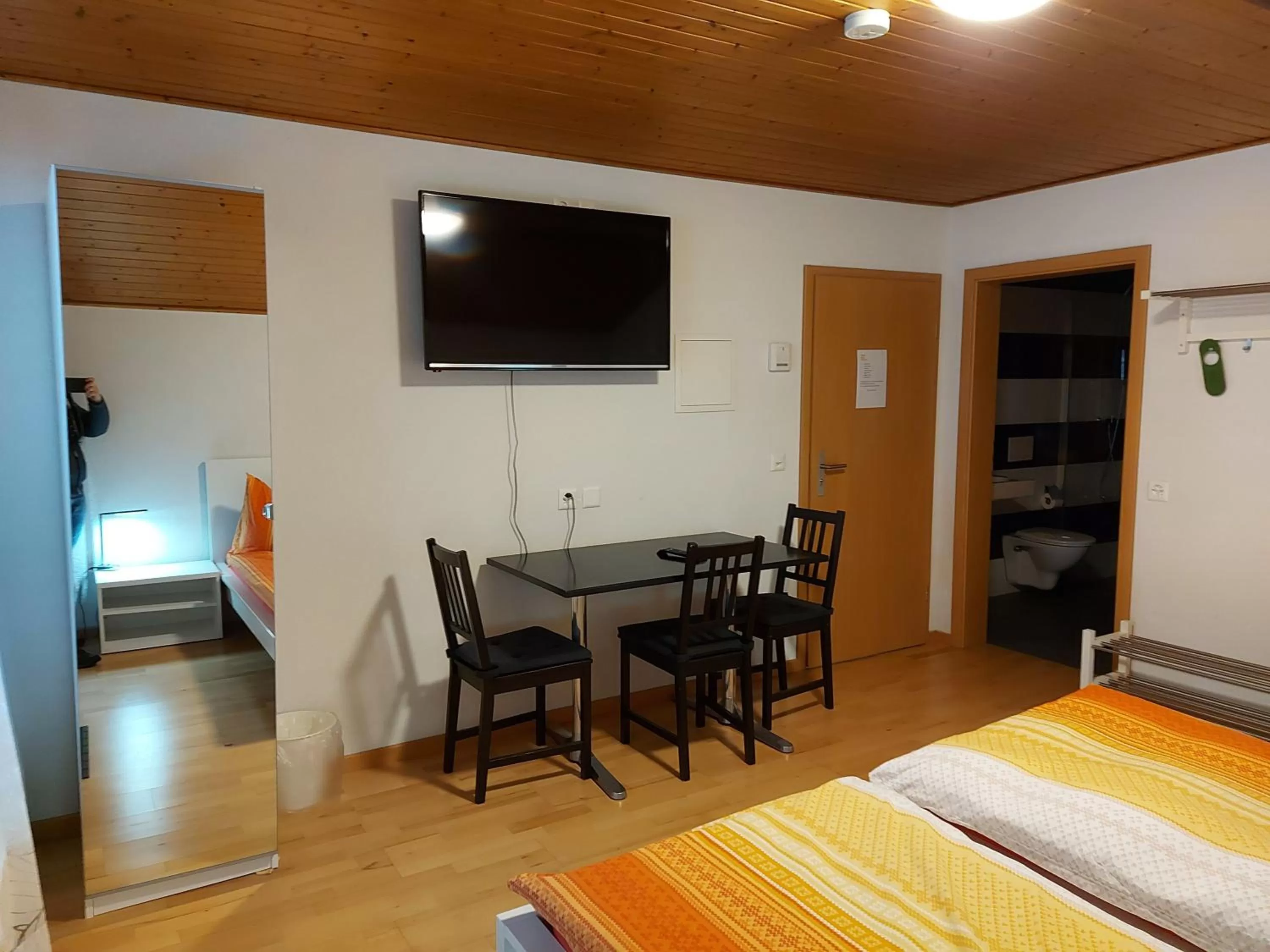 Bedroom, Bed in good bed biberist