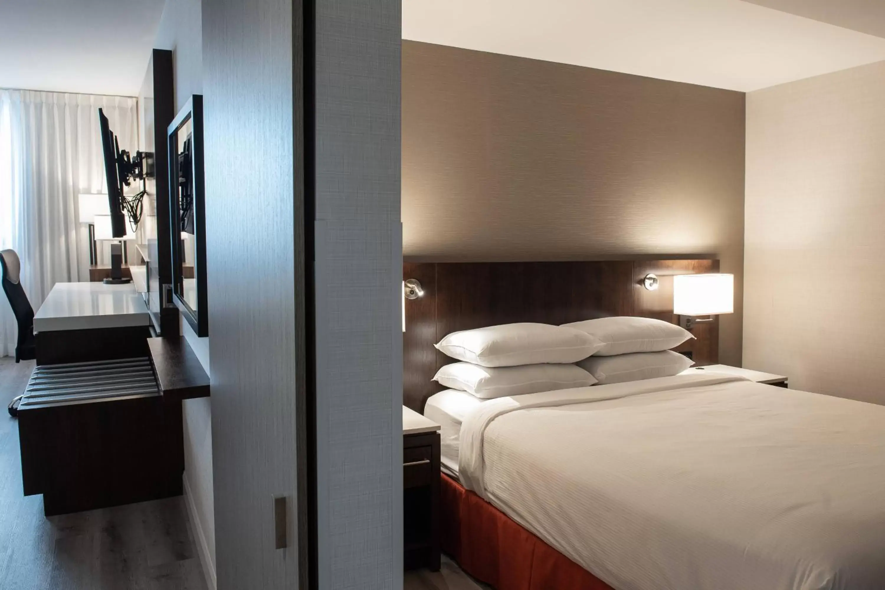 Bedroom, Bed in Delta Hotels by Marriott Saguenay Conference Centre