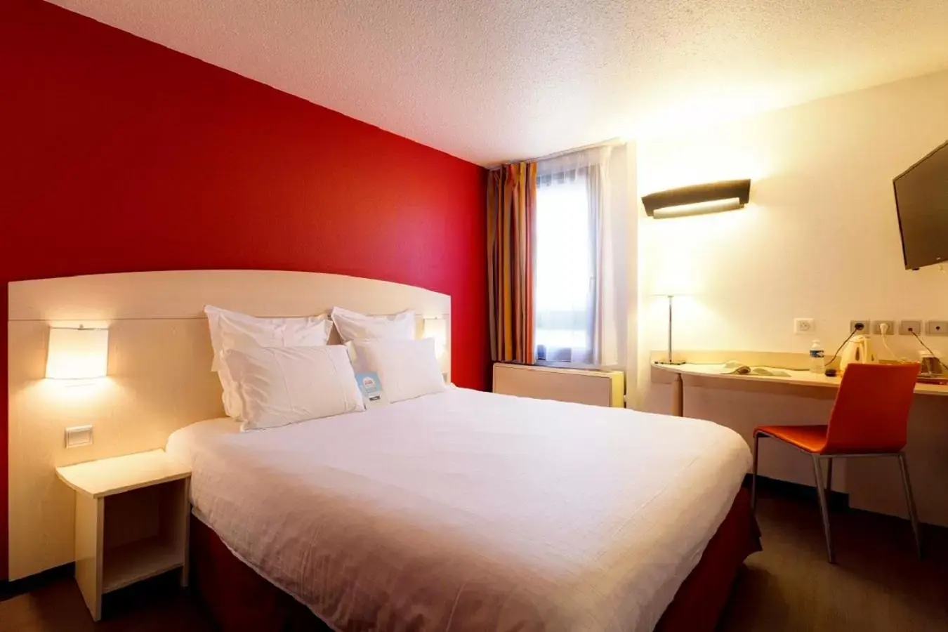 Bedroom, Bed in Kyriad Lyon Sud - Saint Genis Laval