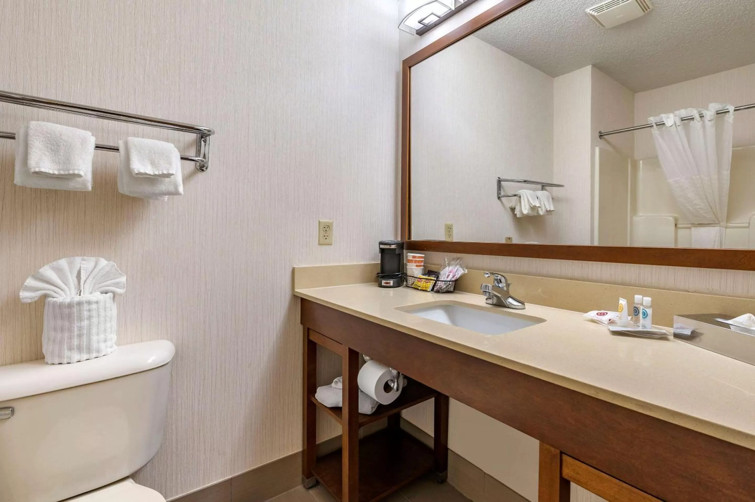 Bedroom in Comfort Suites Elkhart North