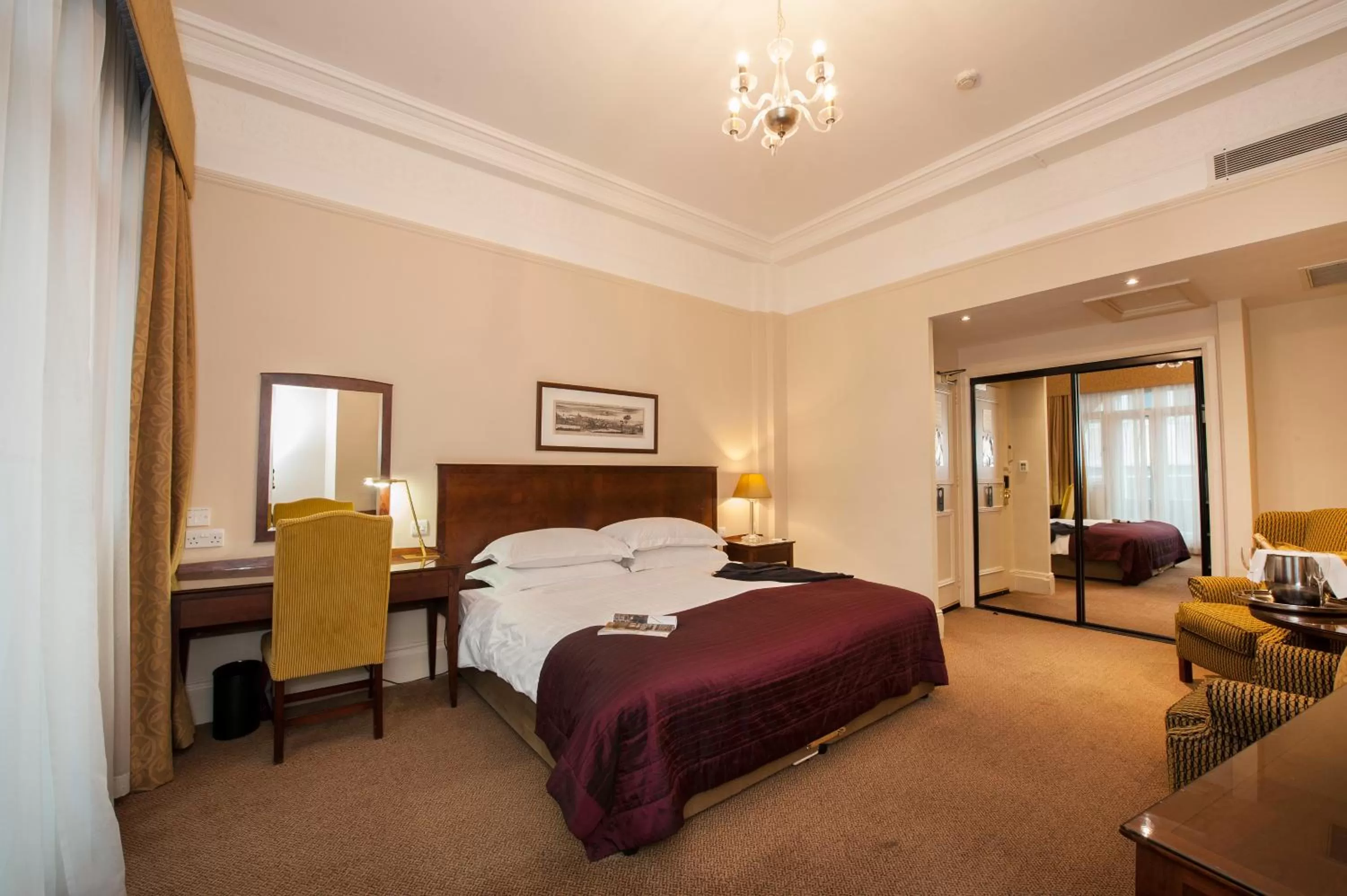 Bed in Macdonald Burlington Hotel