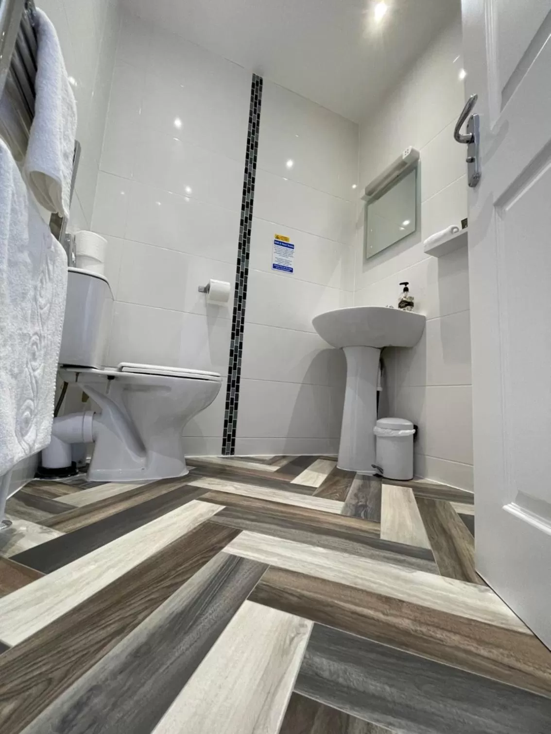 Bathroom in The Whittington and Cat