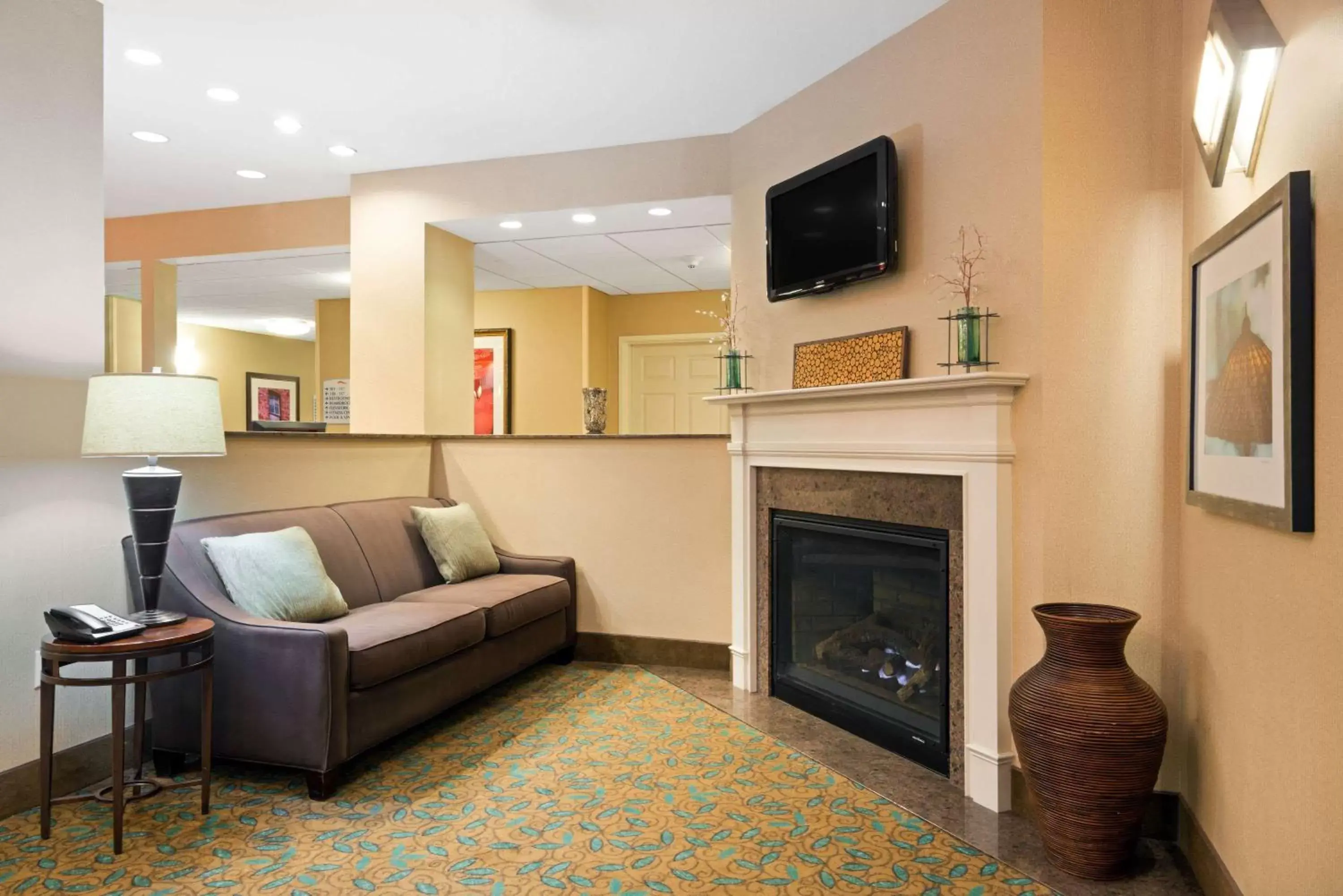 Lobby or reception, Seating Area in Baymont by Wyndham Denver International Airport