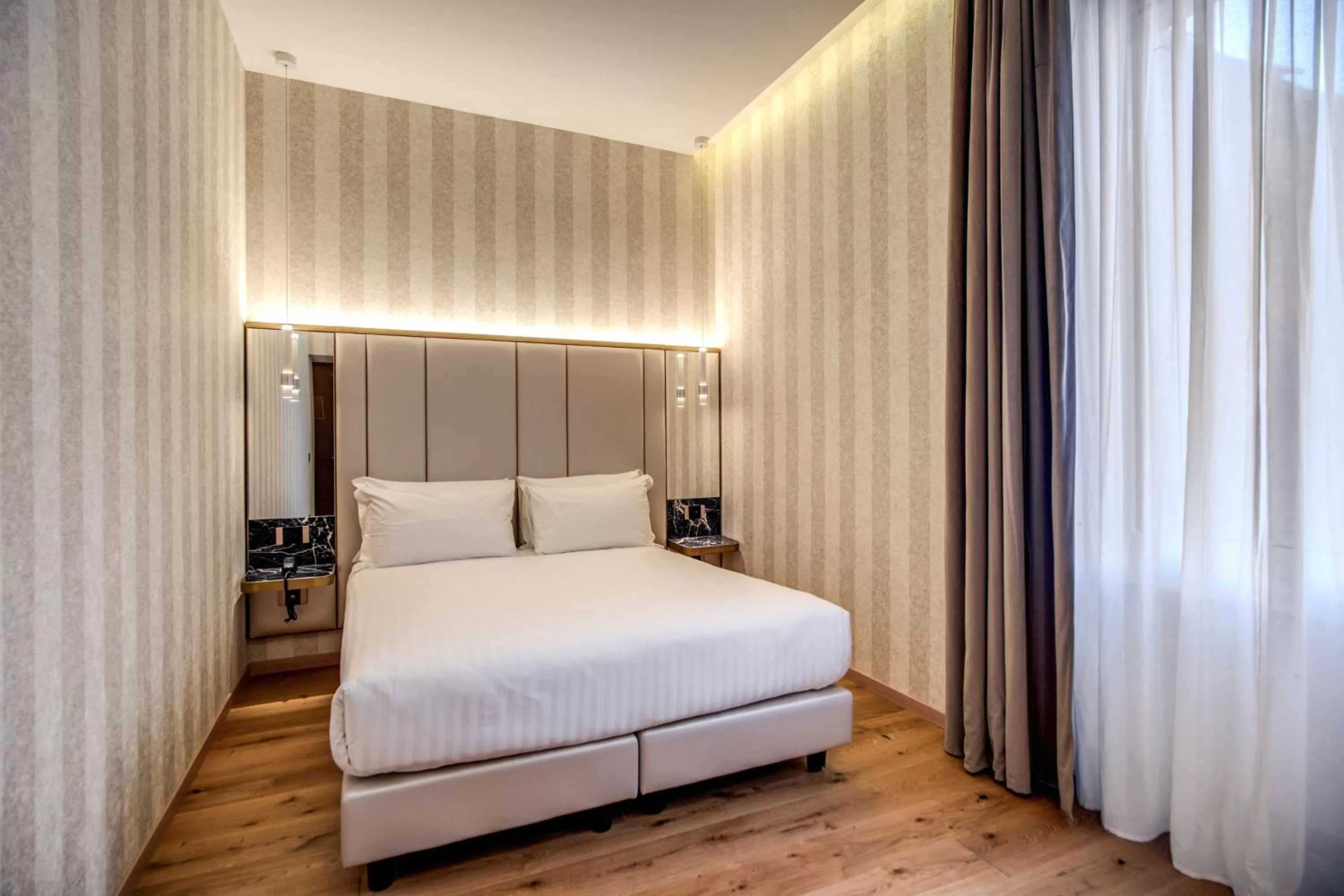 Bedroom, Bed in CC Palace Hotel